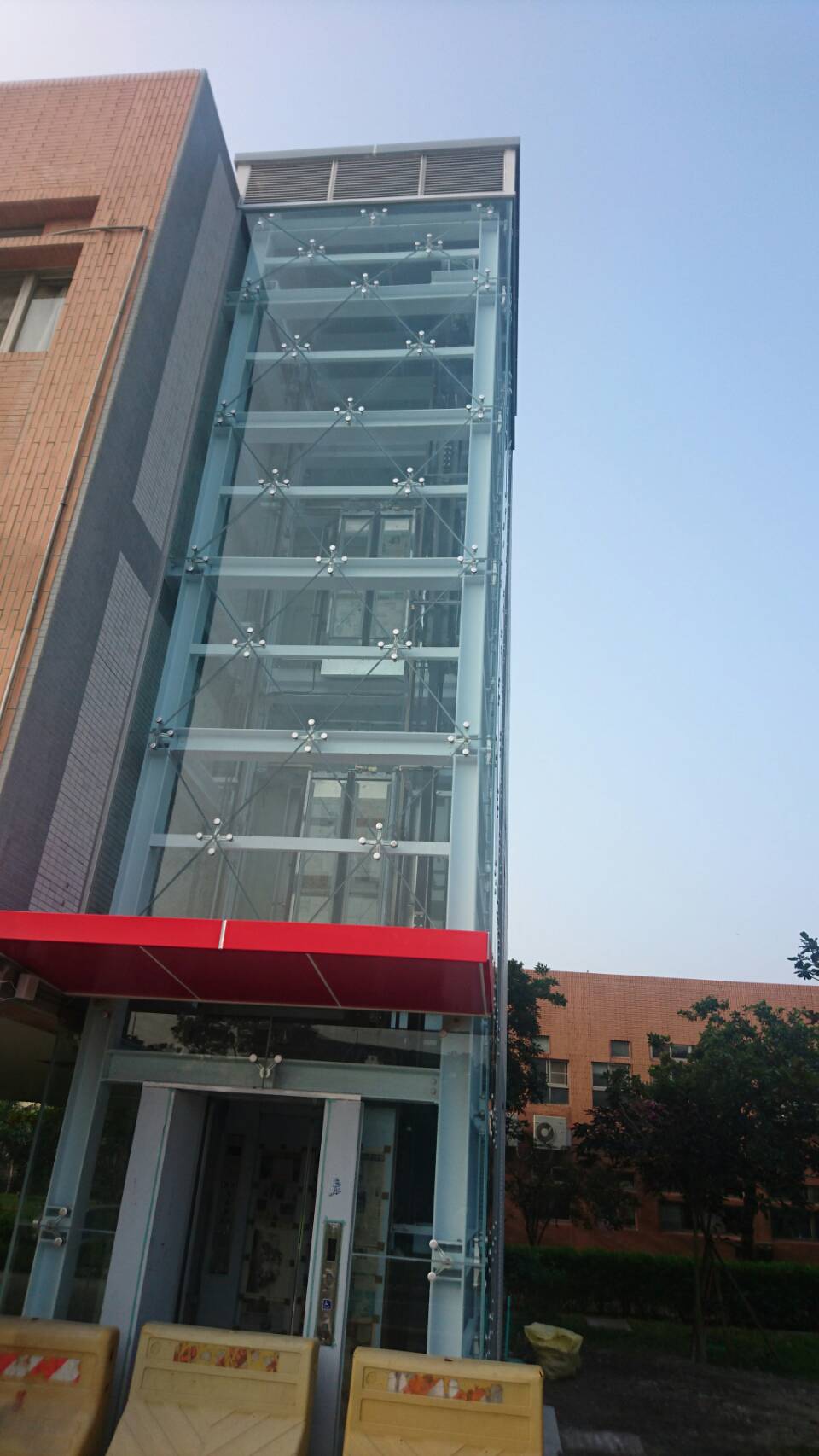 高公局透明電梯