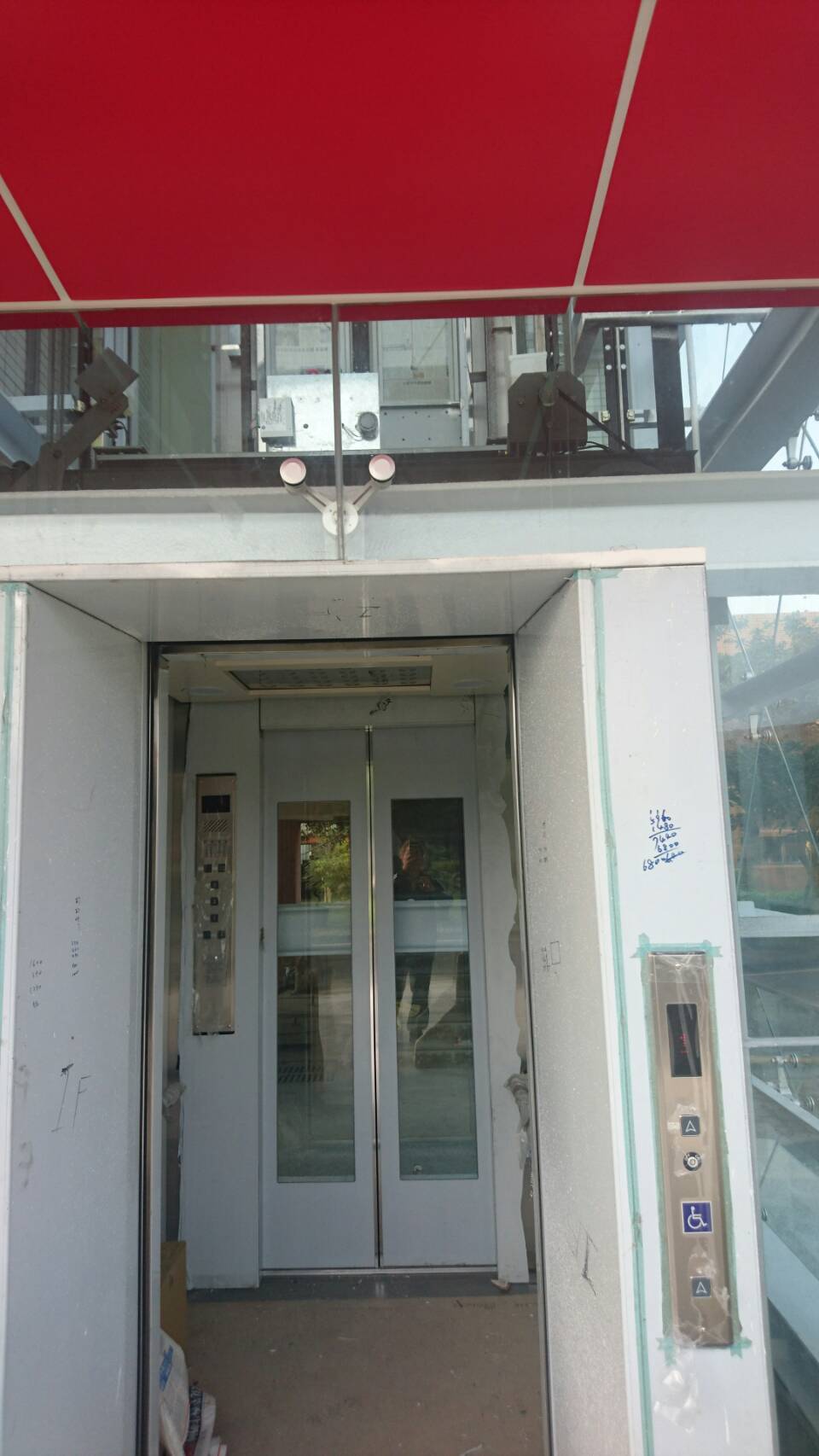 高公局透明電梯