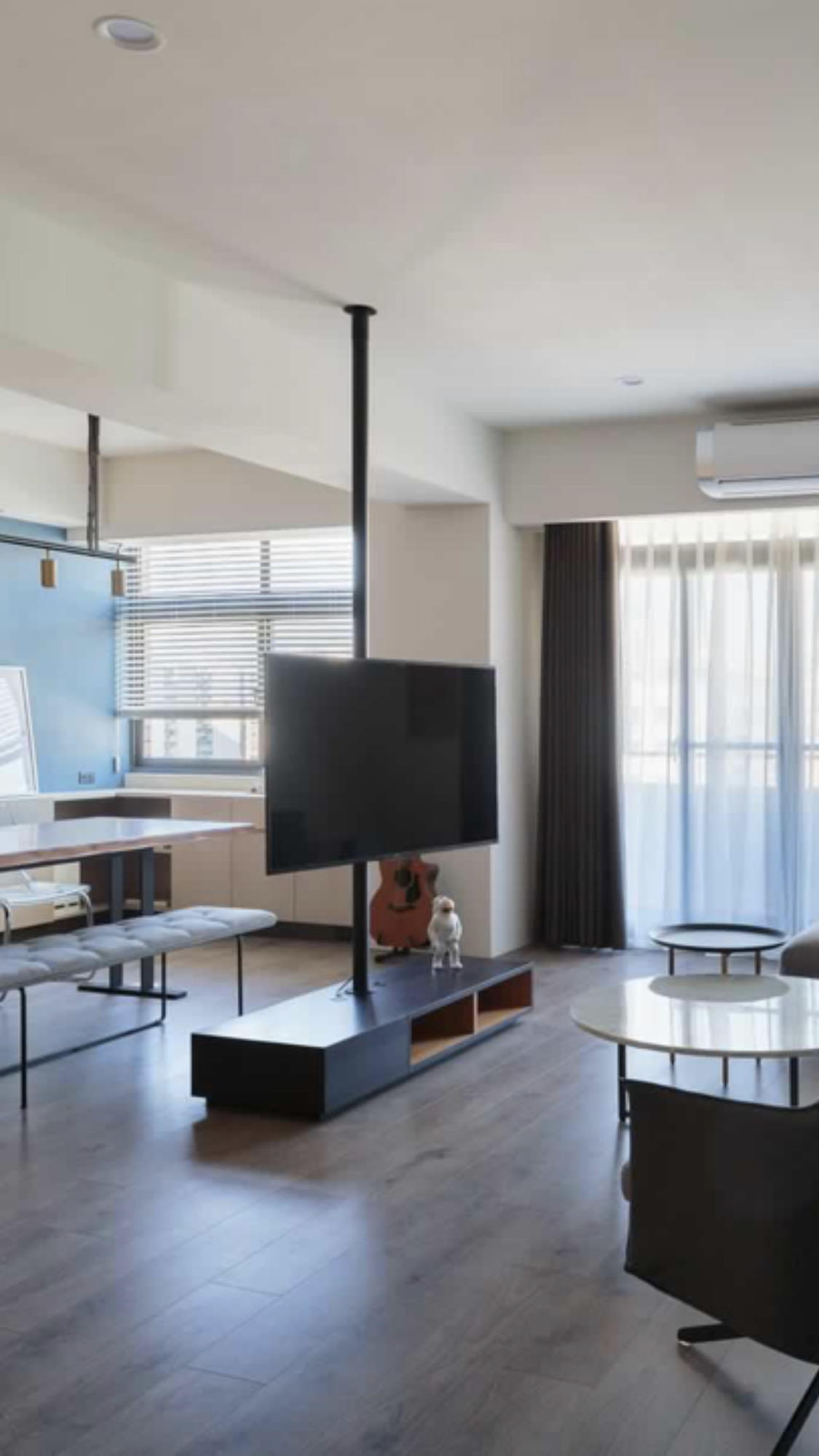 客製化頂天立地旋轉電視架實裝案例