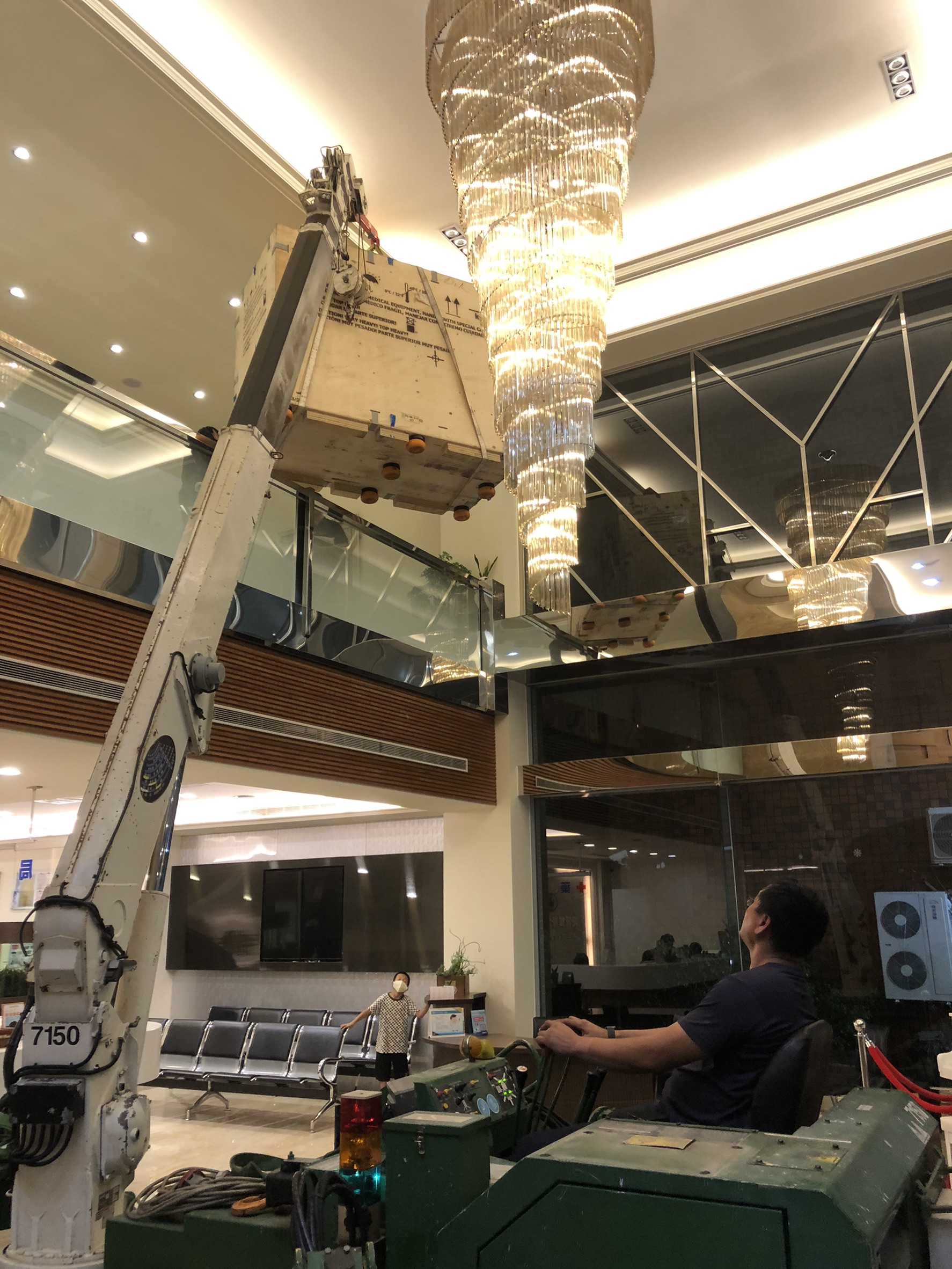 高雄澄清國際眼科設備吊掛