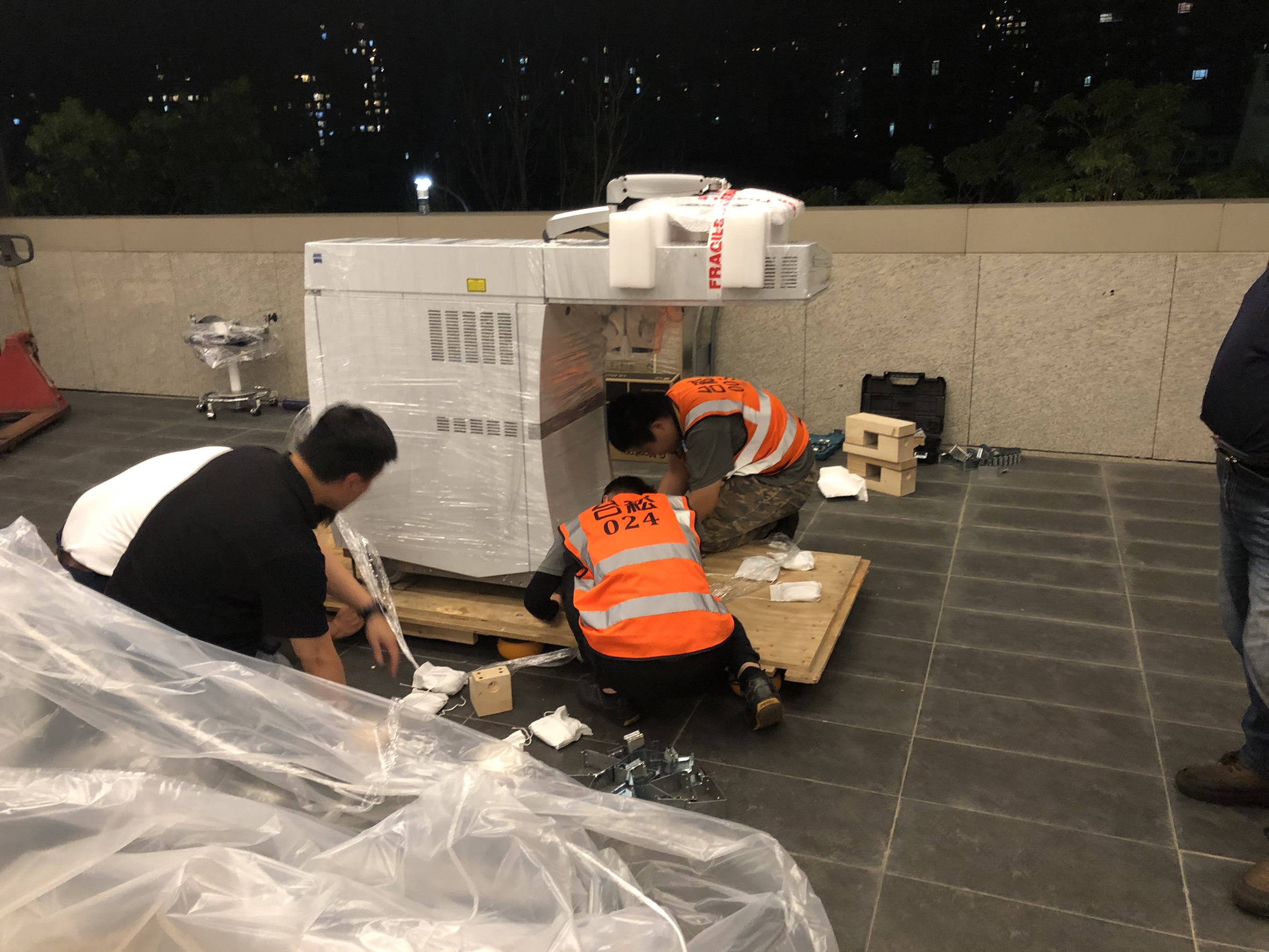 新竹遠見眼科設備吊掛作業