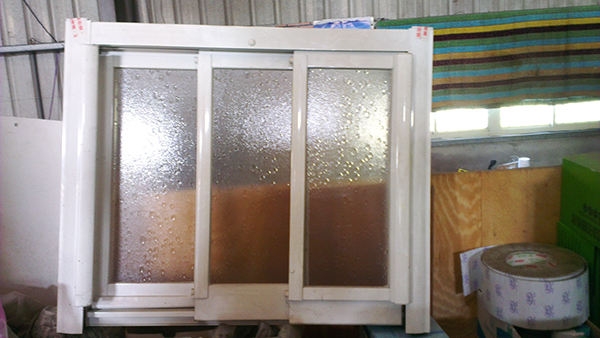 淋浴間拉門(塑膠板或玻璃)