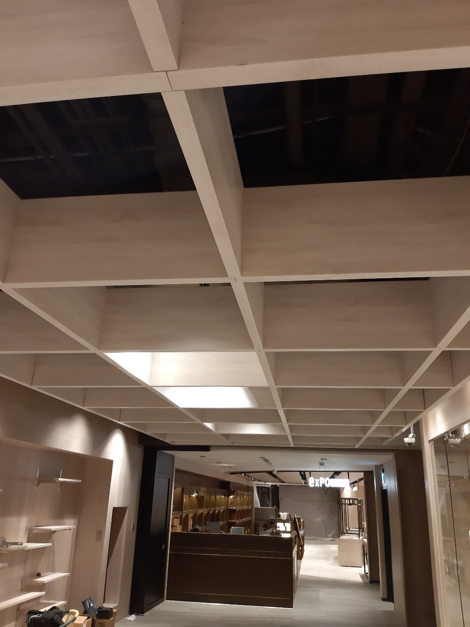 高雄悅誠廣場誠品書店、騎樓鋁棧板防颱企口_210107_5