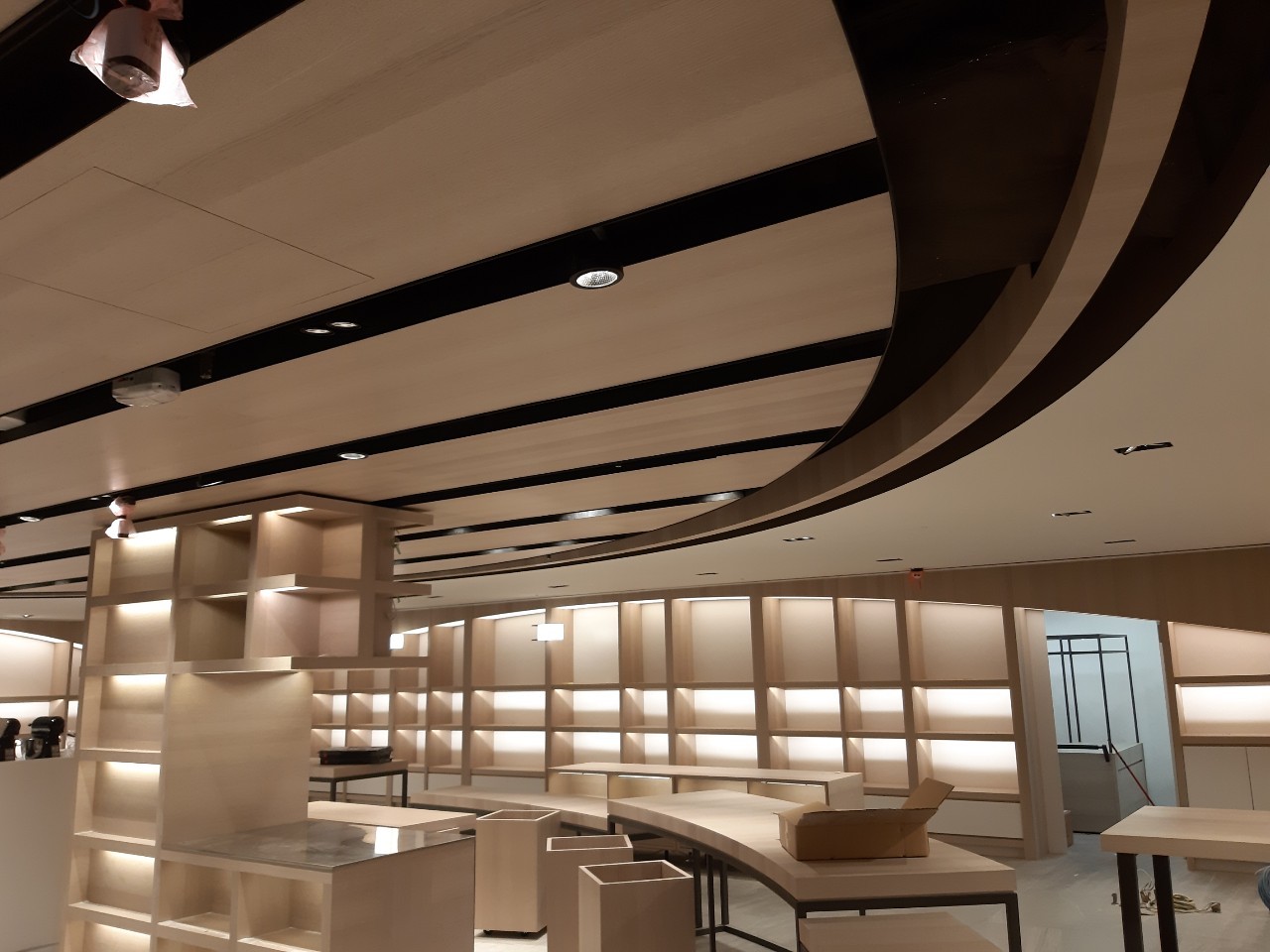 高雄悅誠廣場誠品書店、騎樓鋁棧板防颱企口_210107_6