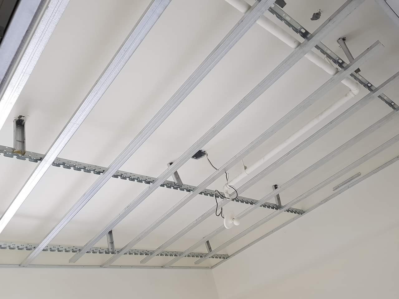 暗架天花板