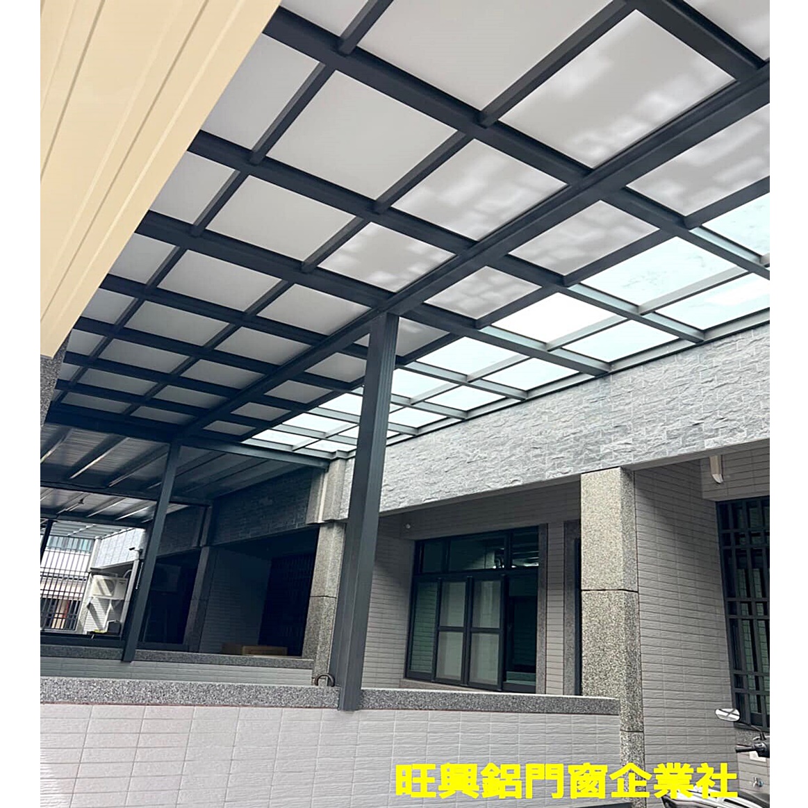 採光罩施工完成