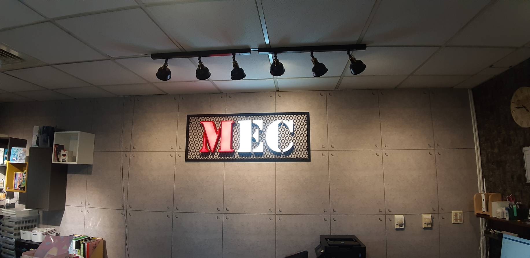 MEC-壓克力烤漆字
