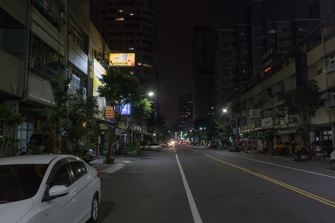 一等黃燜雞米飯-招牌安裝過後現場照