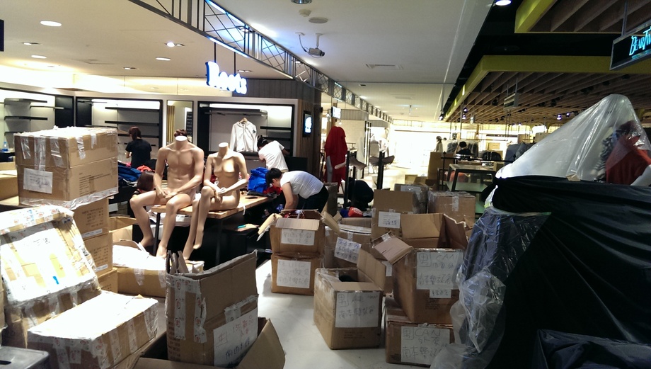 商場專櫃油漆噴漆(新光三越)