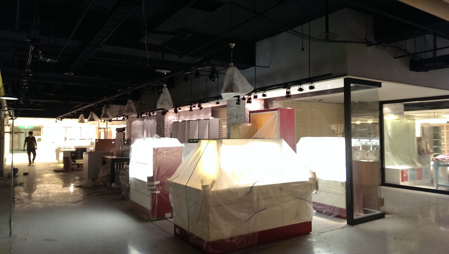 商場專櫃油漆噴漆(新光三越)