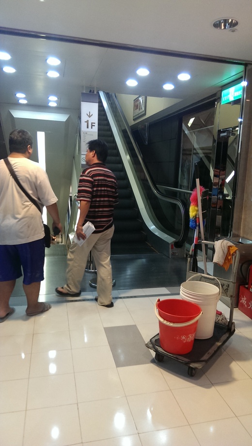 商場專櫃油漆噴漆(新光三越)