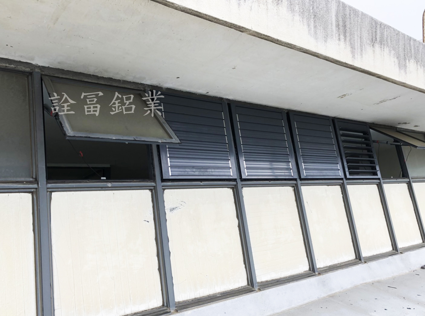 電動排煙窗加裝電動消防百葉窗