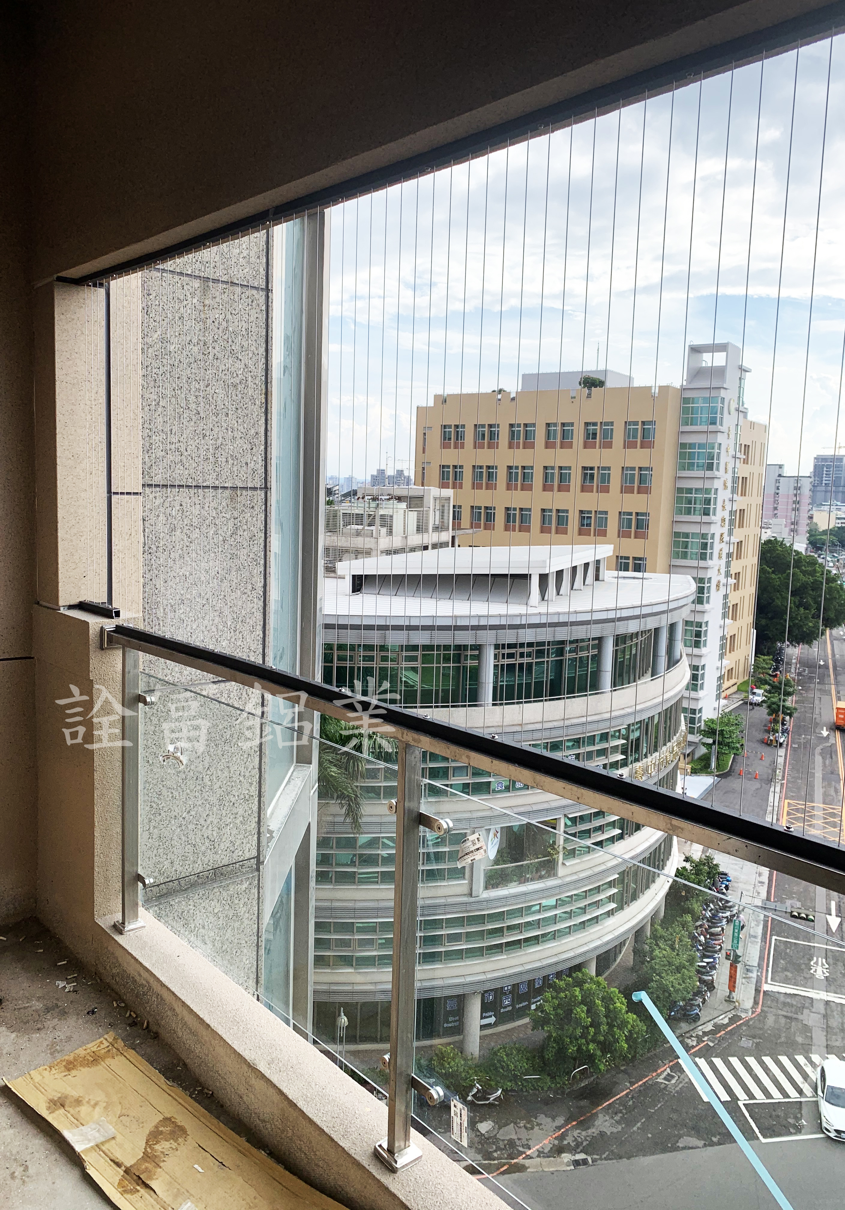 不鏽鋼欄杆加隱形防盜窗