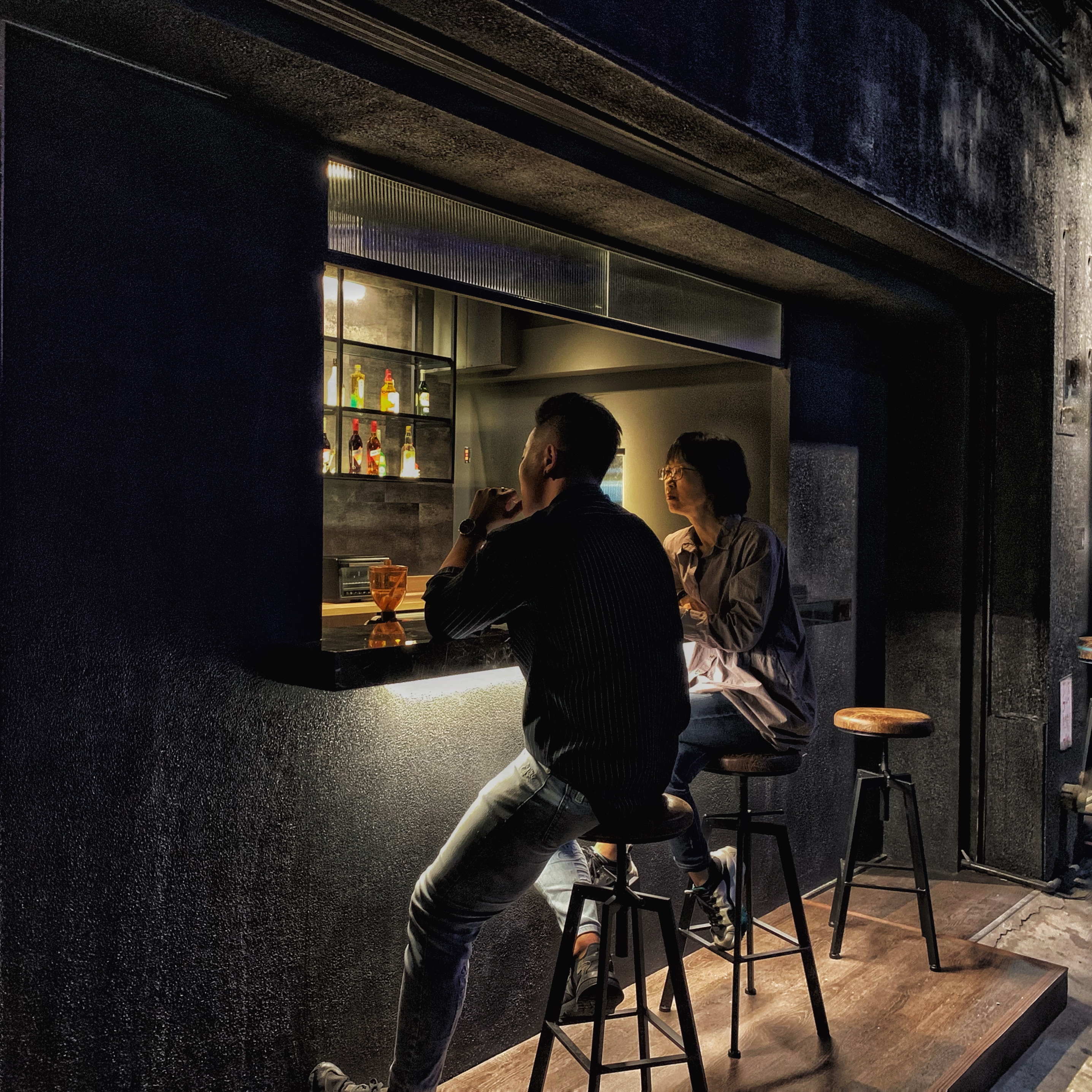 鹽埕莒光街酒吧