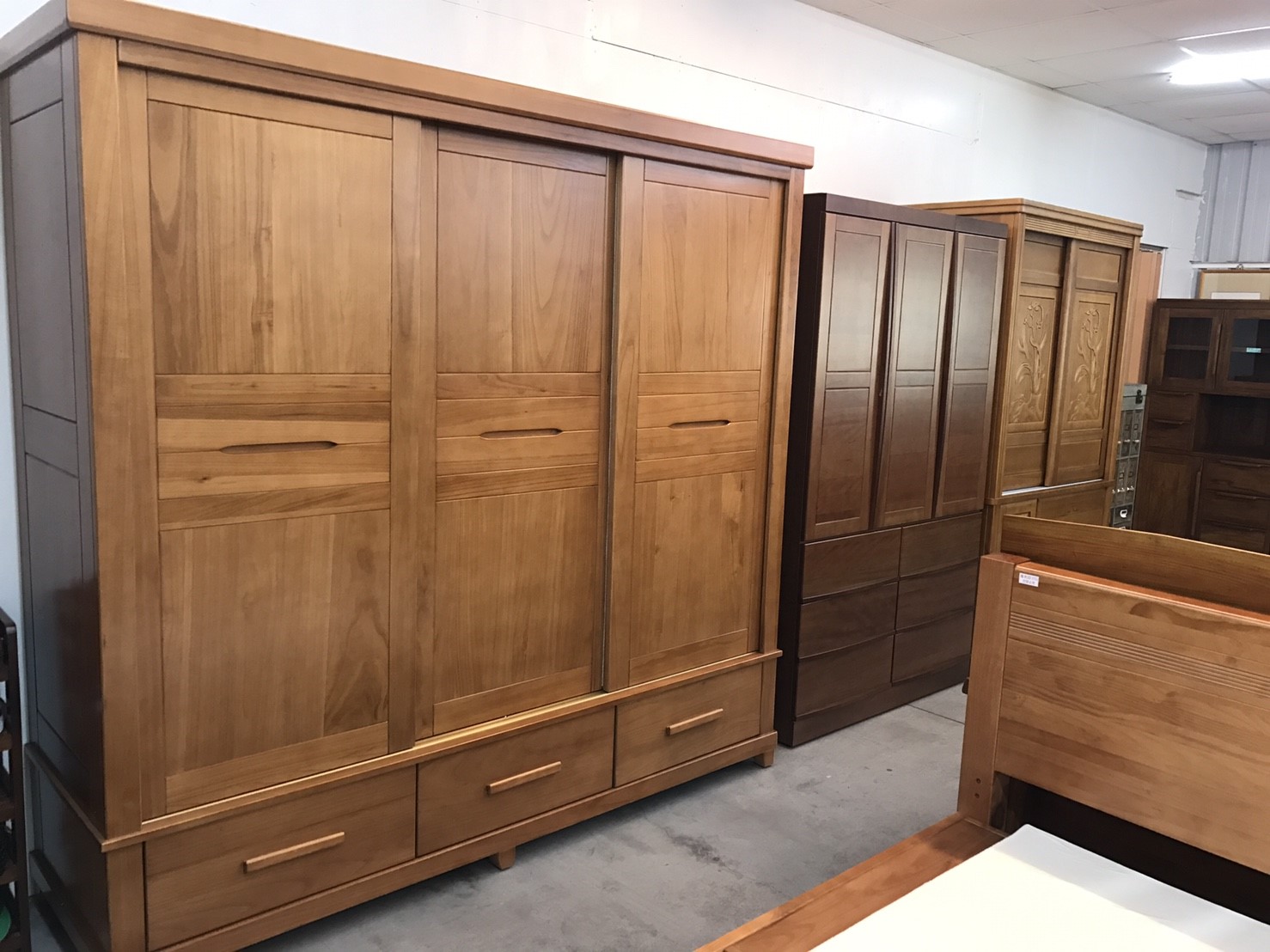 嘉義原木衣櫃組