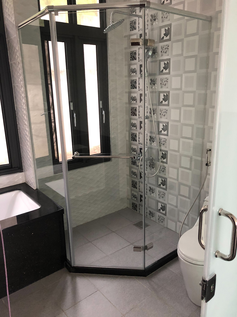 淋浴推拉門-五角型推開門(135度)