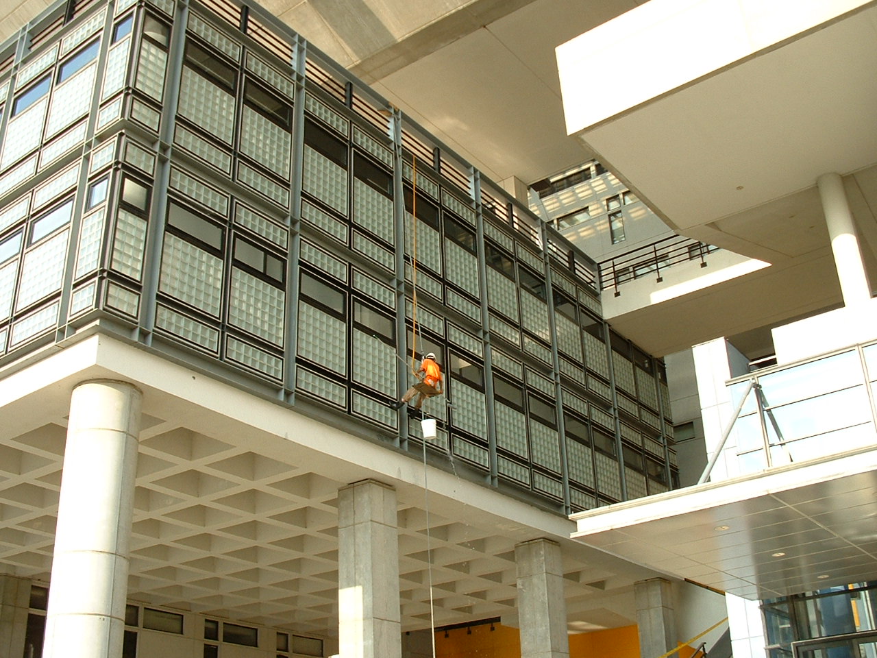 高空作業車外牆清洗