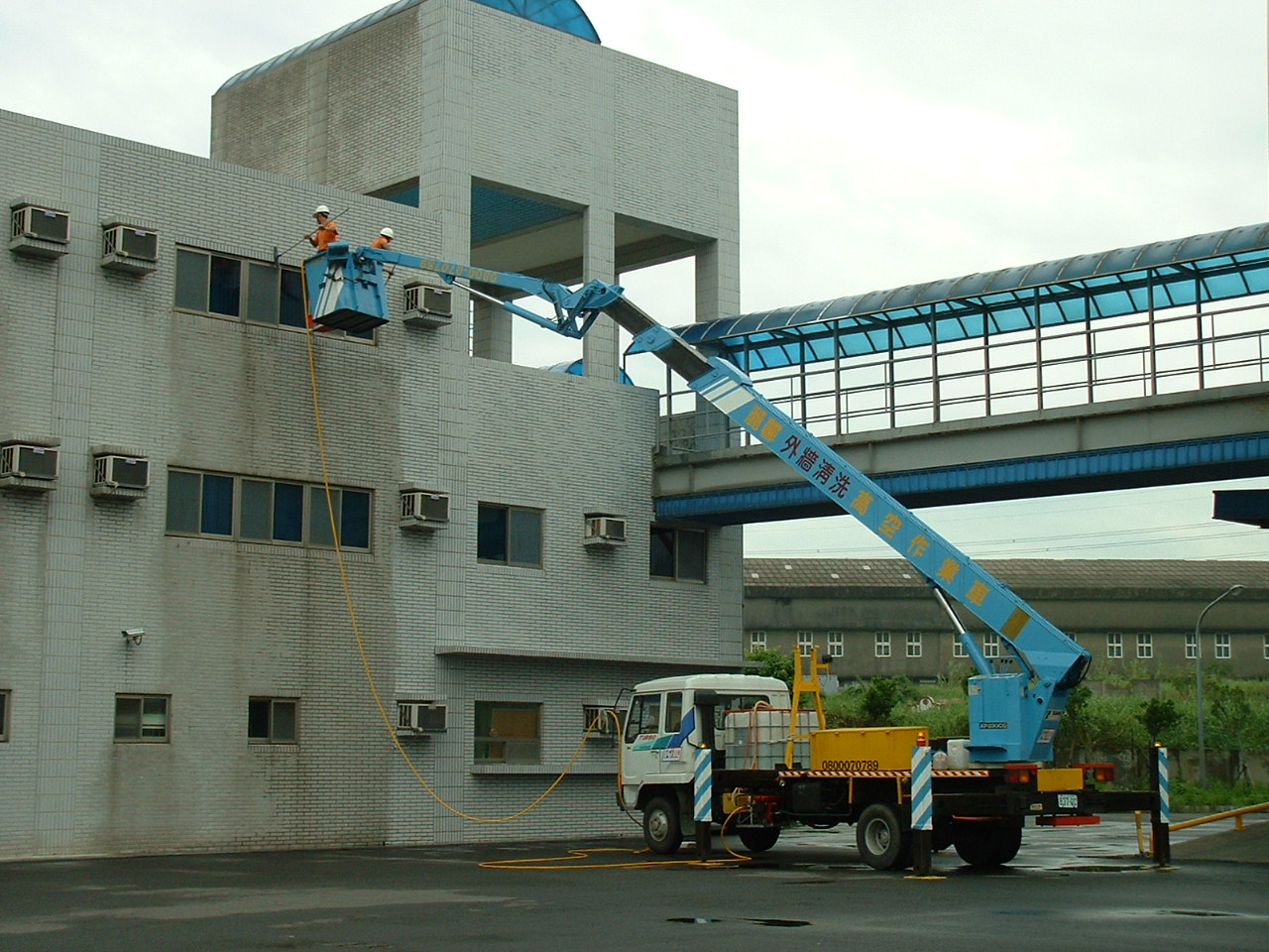 桃園高空作業車外牆清洗