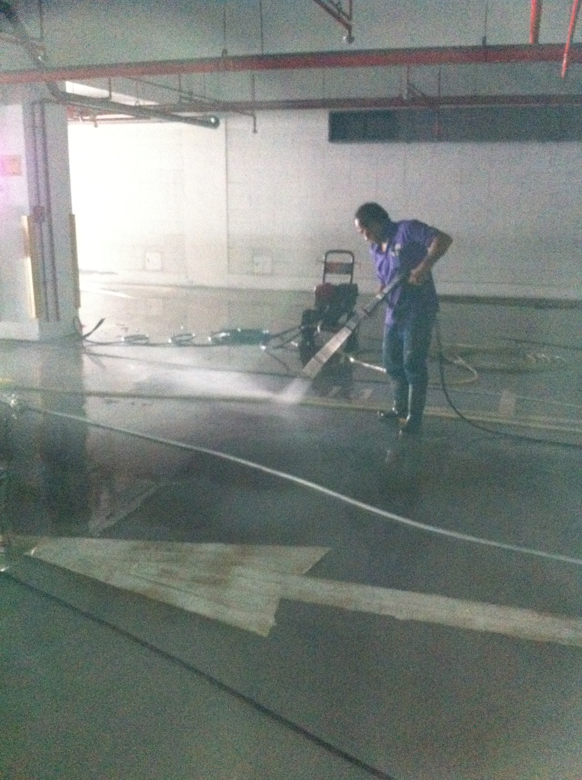 地下室停車場清潔