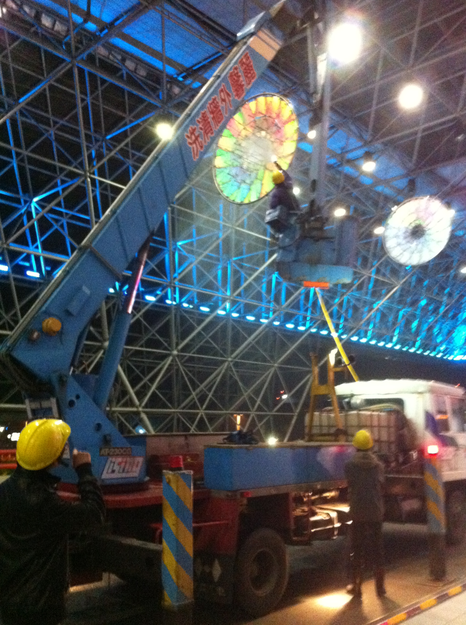 機場出境大廳外牆清洗