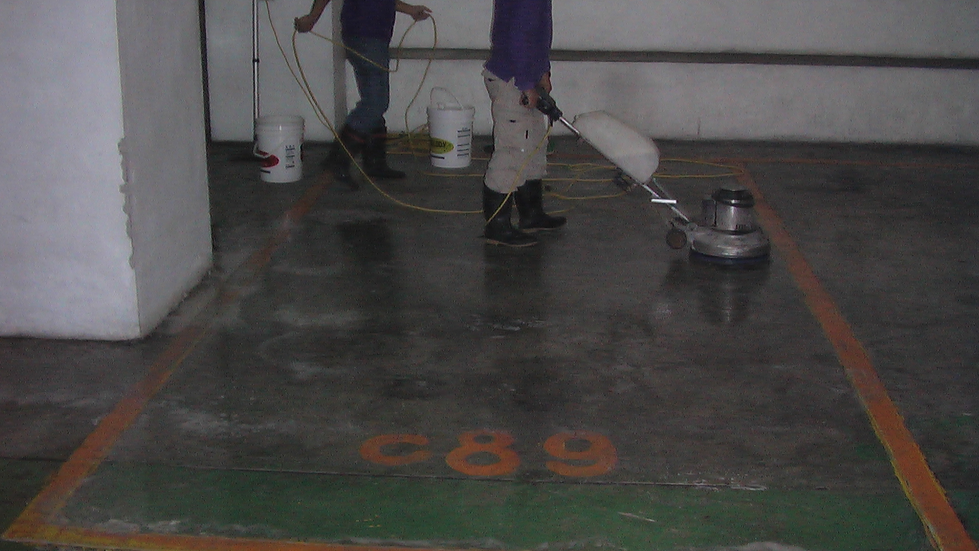 地下室停車場清潔