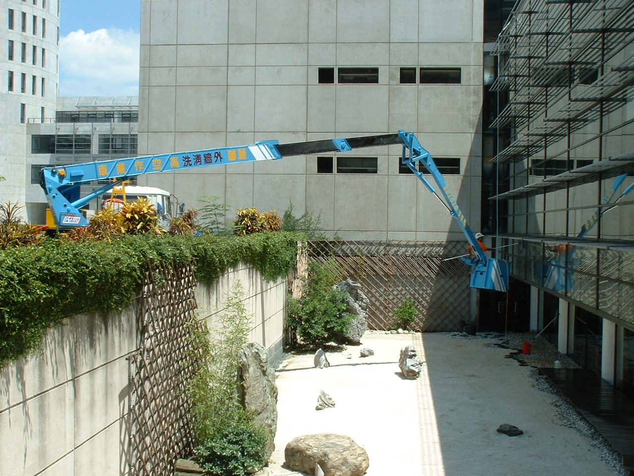 高空作業車外牆清洗