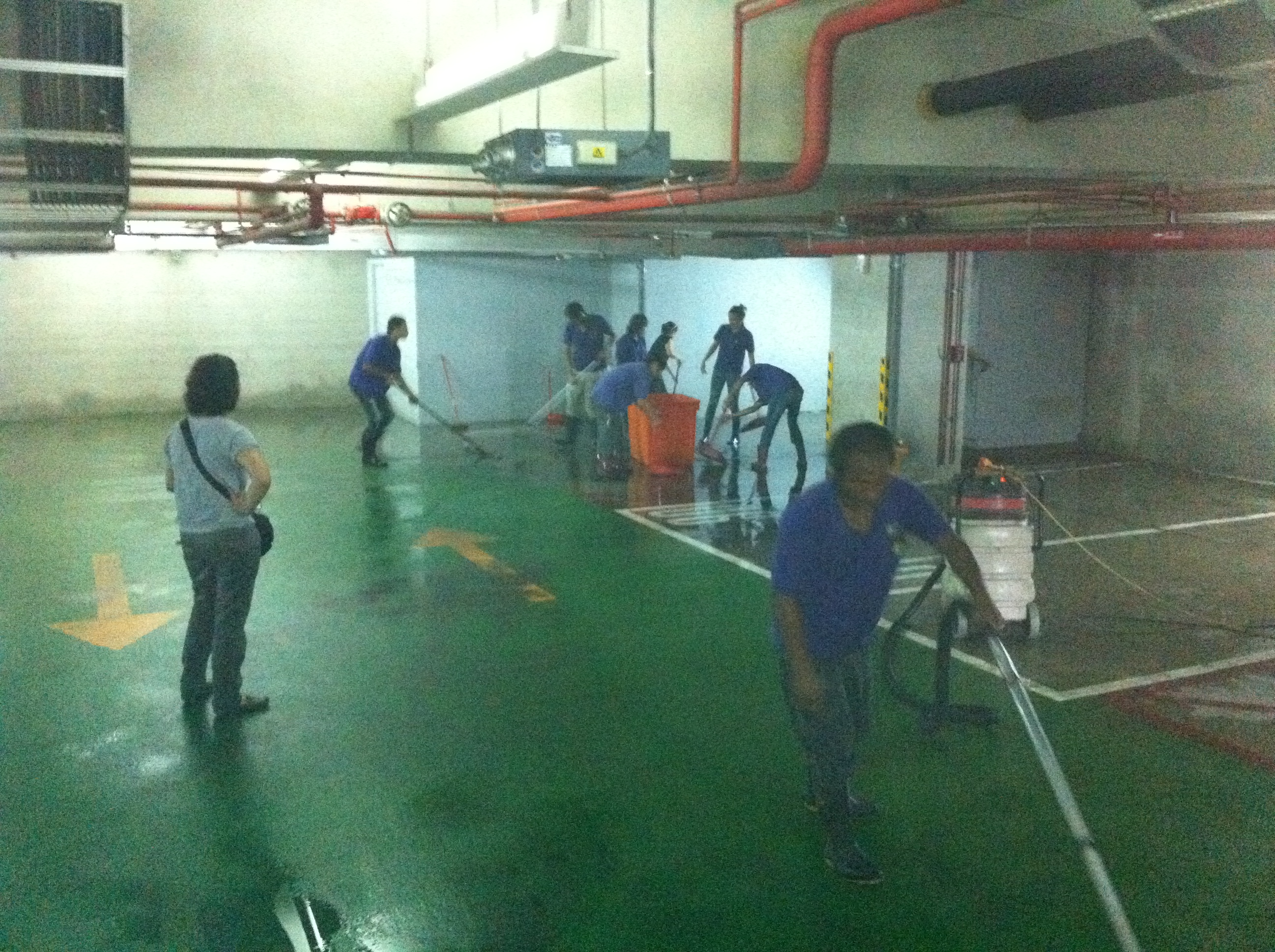 地下室停車場清潔