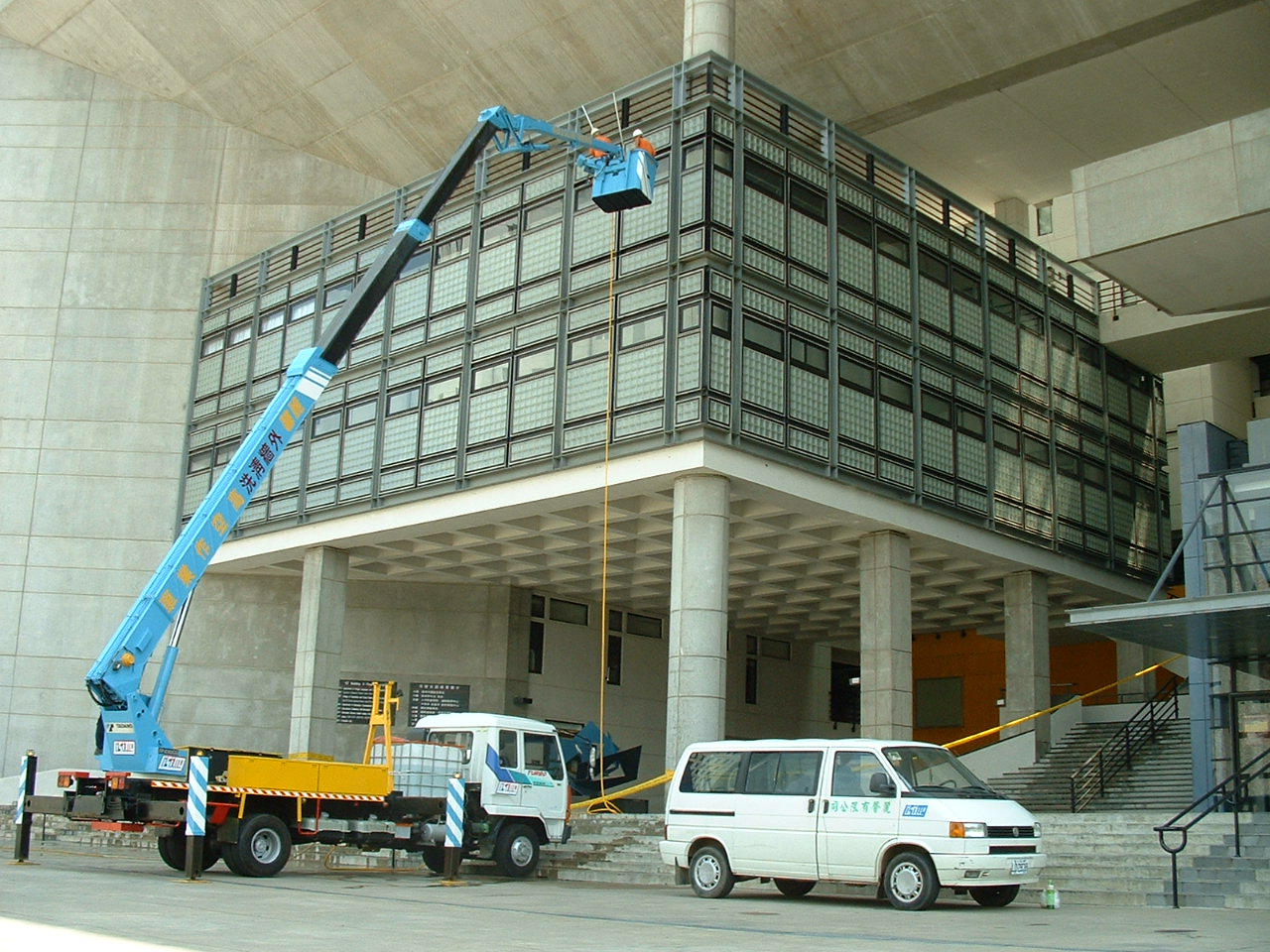 高空作業車外牆清洗