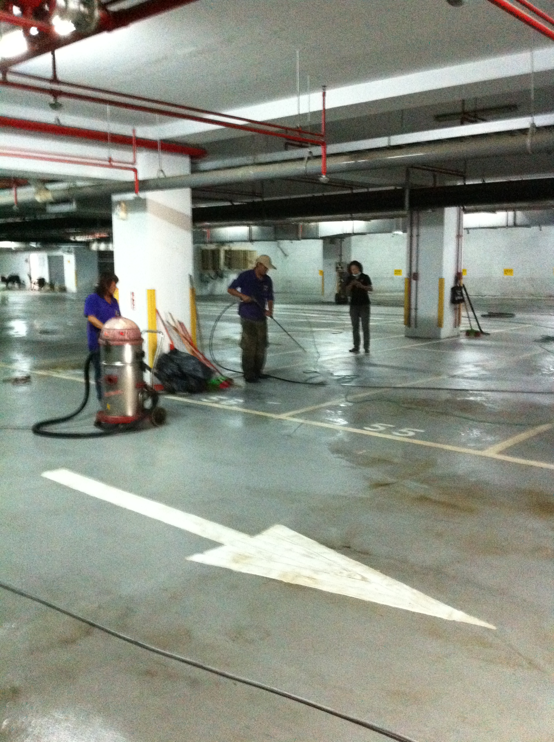 地下室停車場清潔