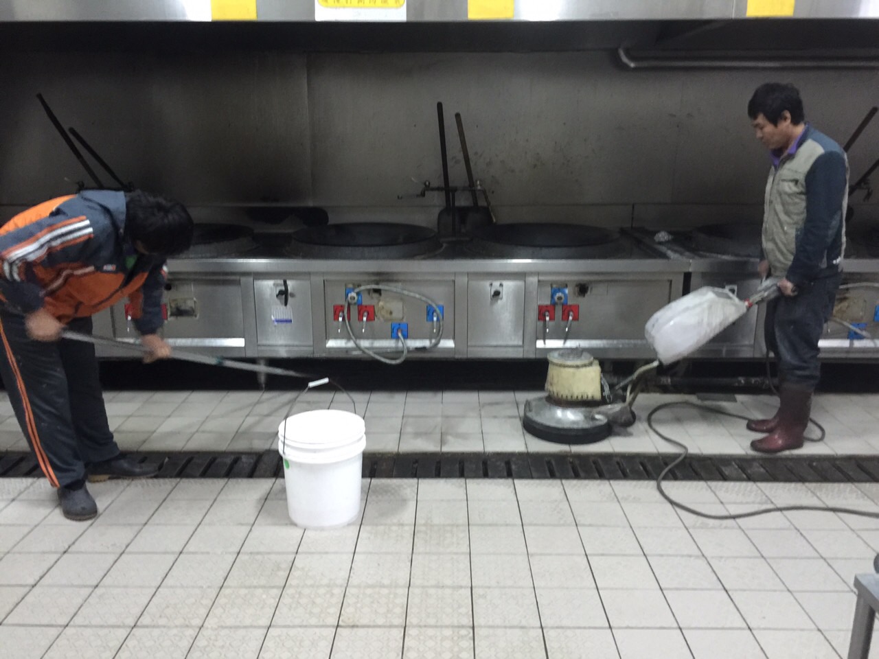 中央廚房地板清洗