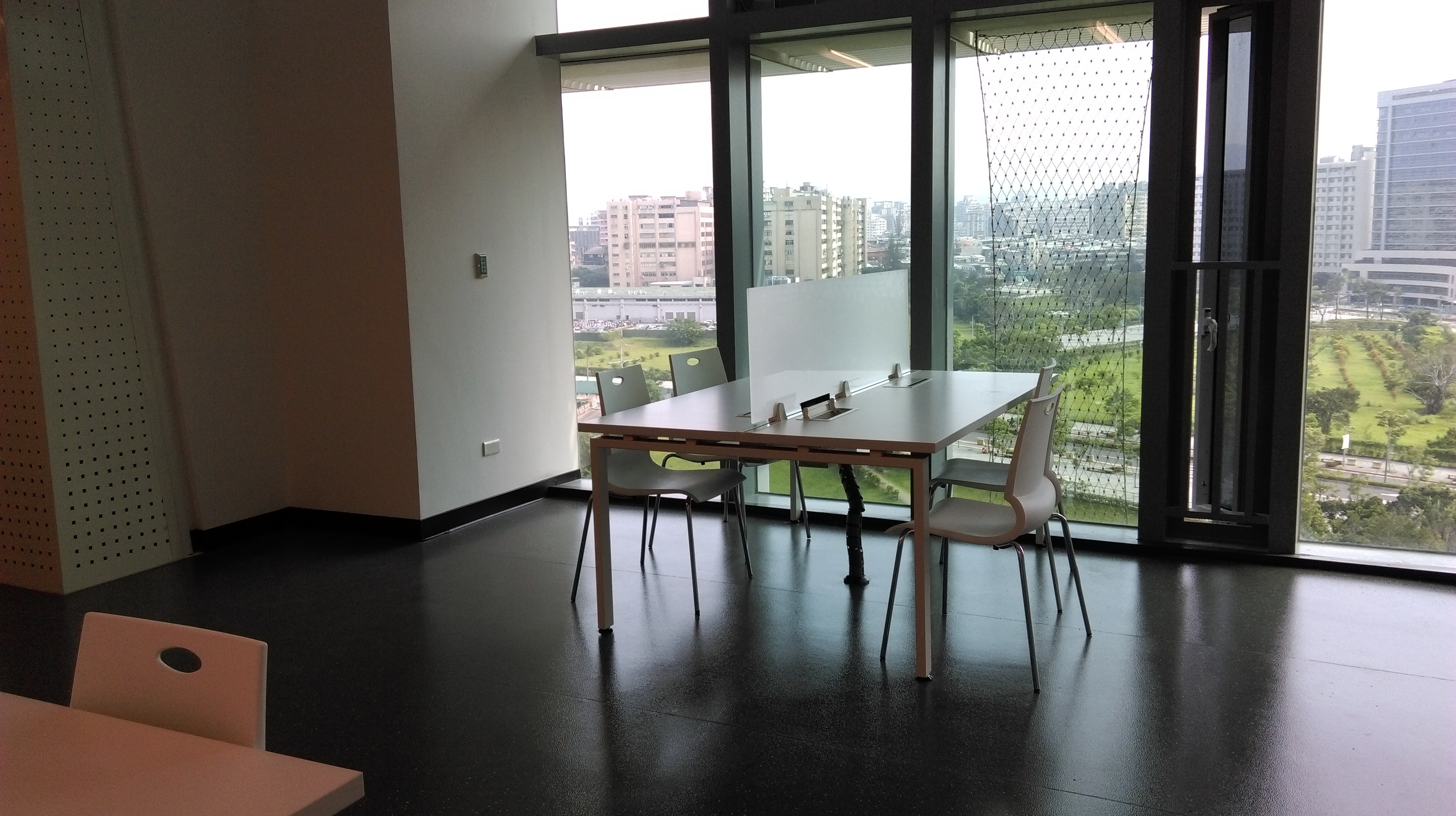 Gamma-8-多人工作站