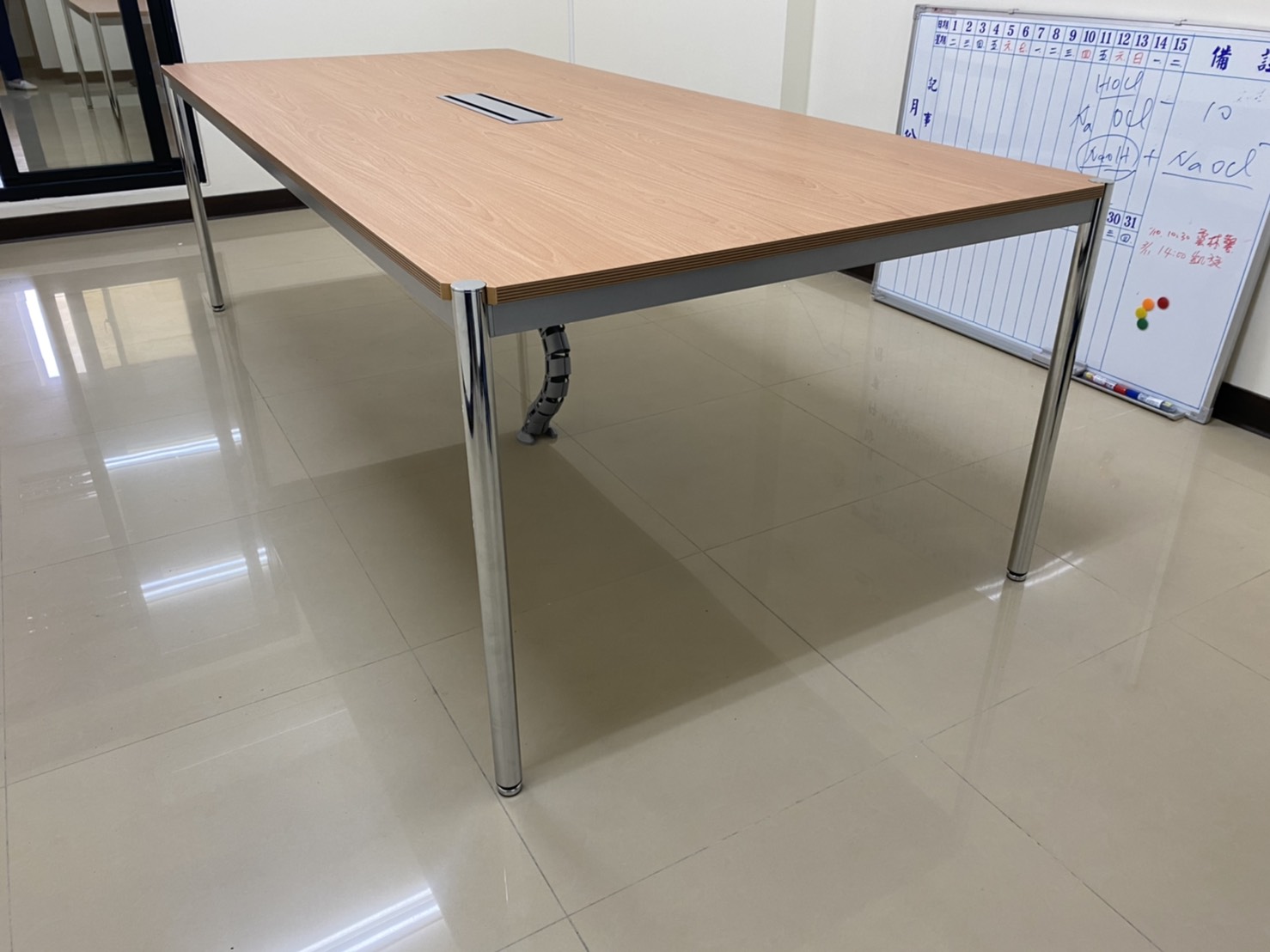 伊曼斯-1-會議桌(木紋-圓管腳)