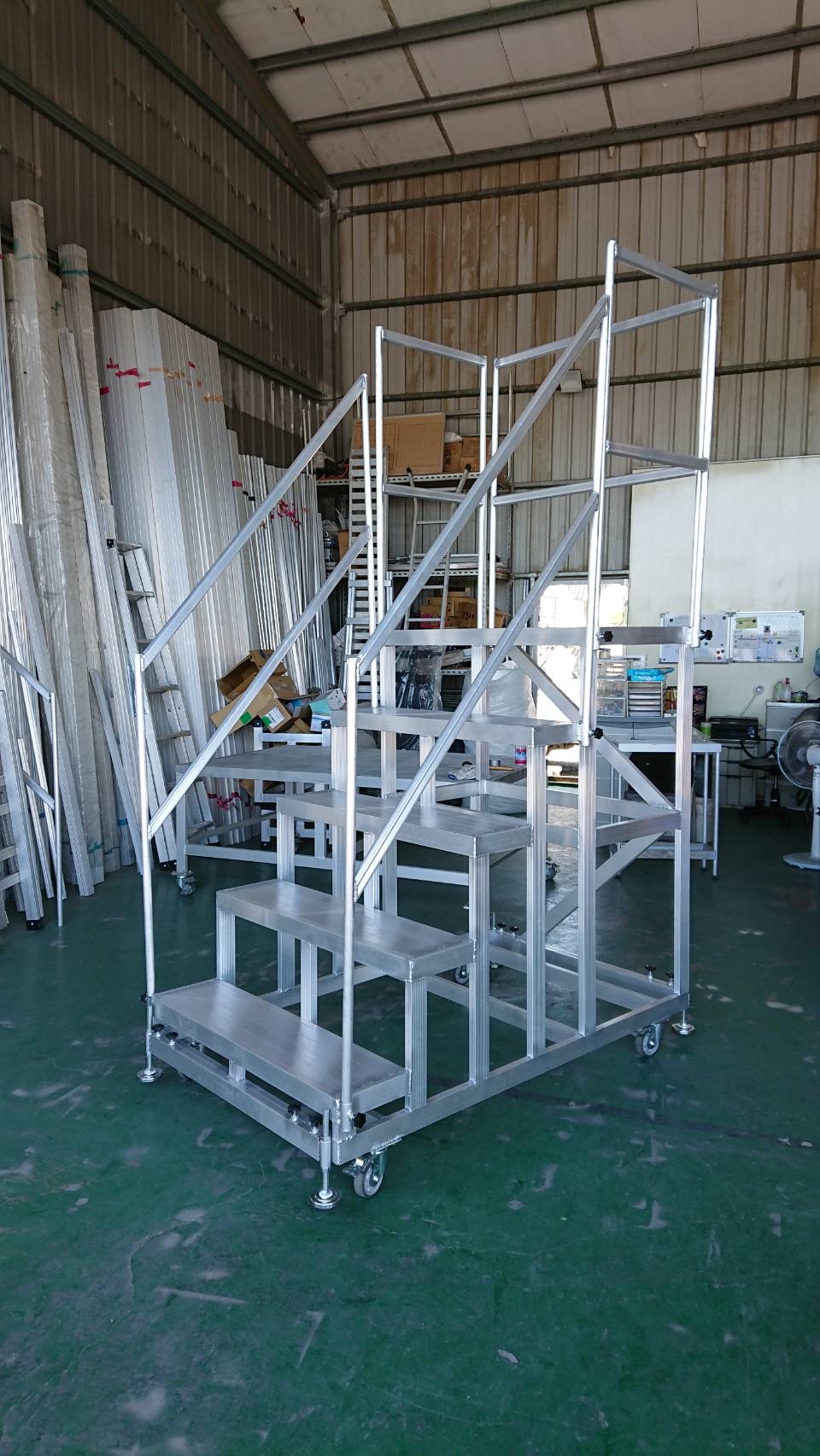 移動式伸縮腳登高梯