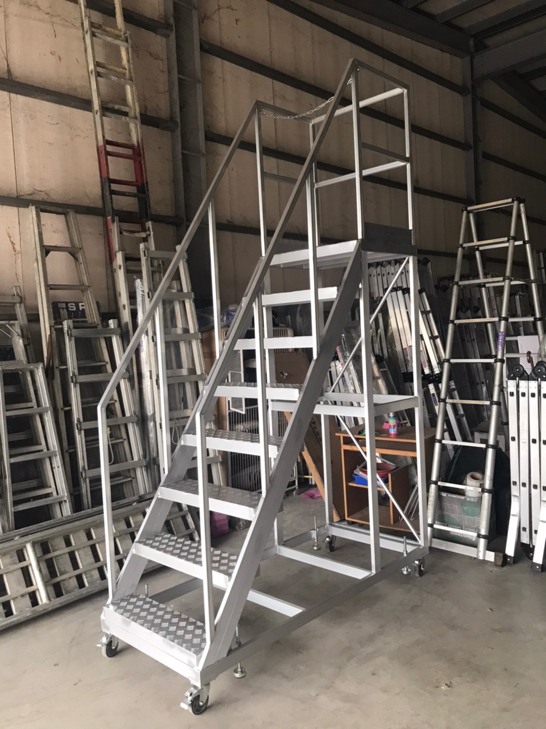 鋁花板活動爬梯