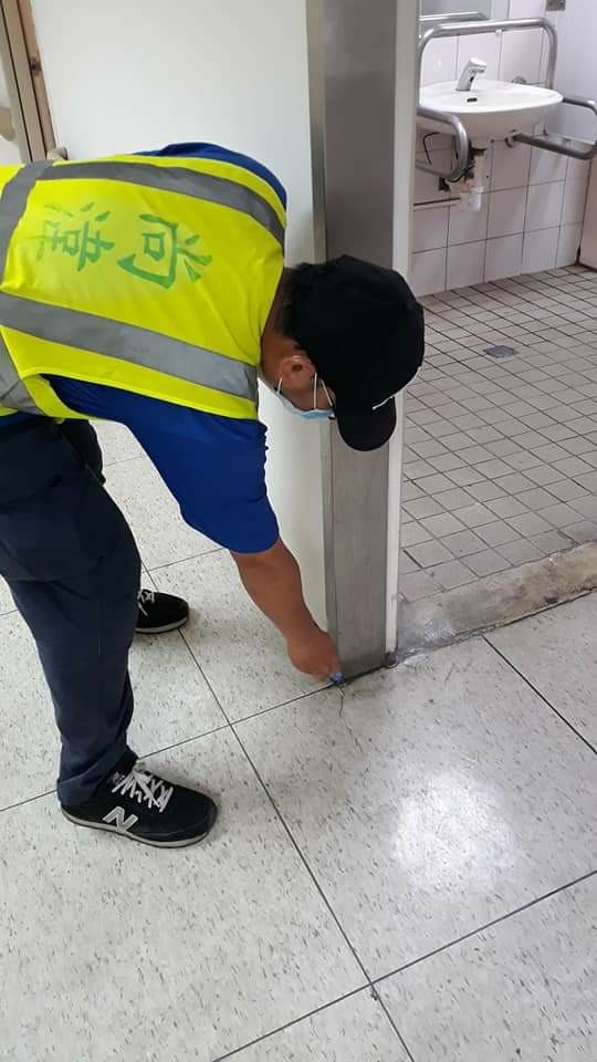 蟑螂餌膠施打作業