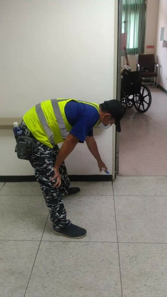 蟑螂餌膠施打作業