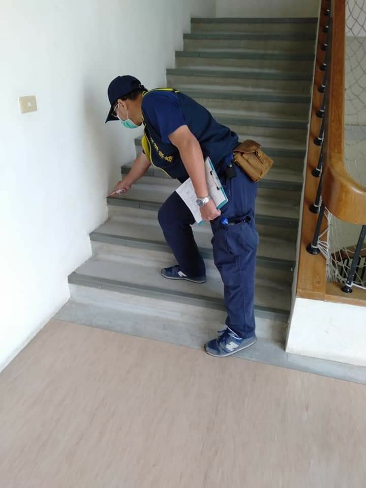 蟑螂餌膠施打作業