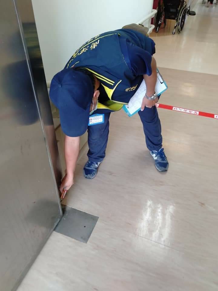 蟑螂餌膠施打作業