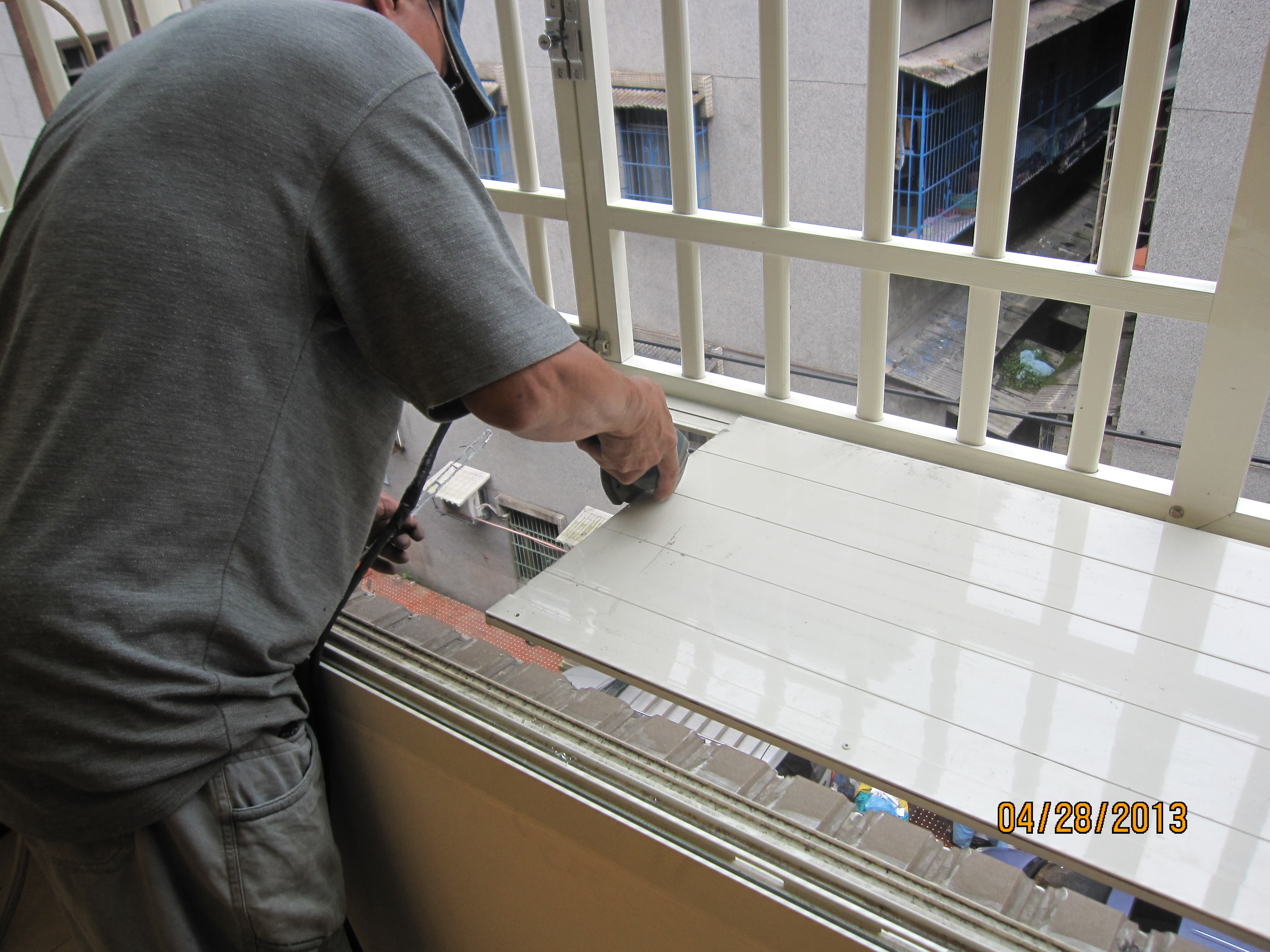 陽台凸窗穿梭管施工