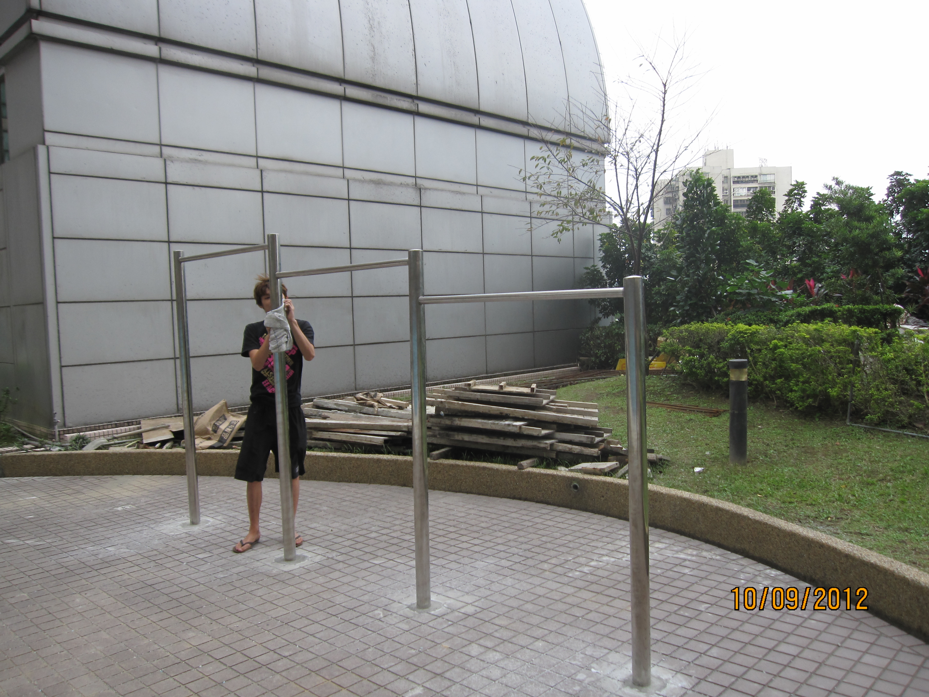 社區鐵工-單槓施工