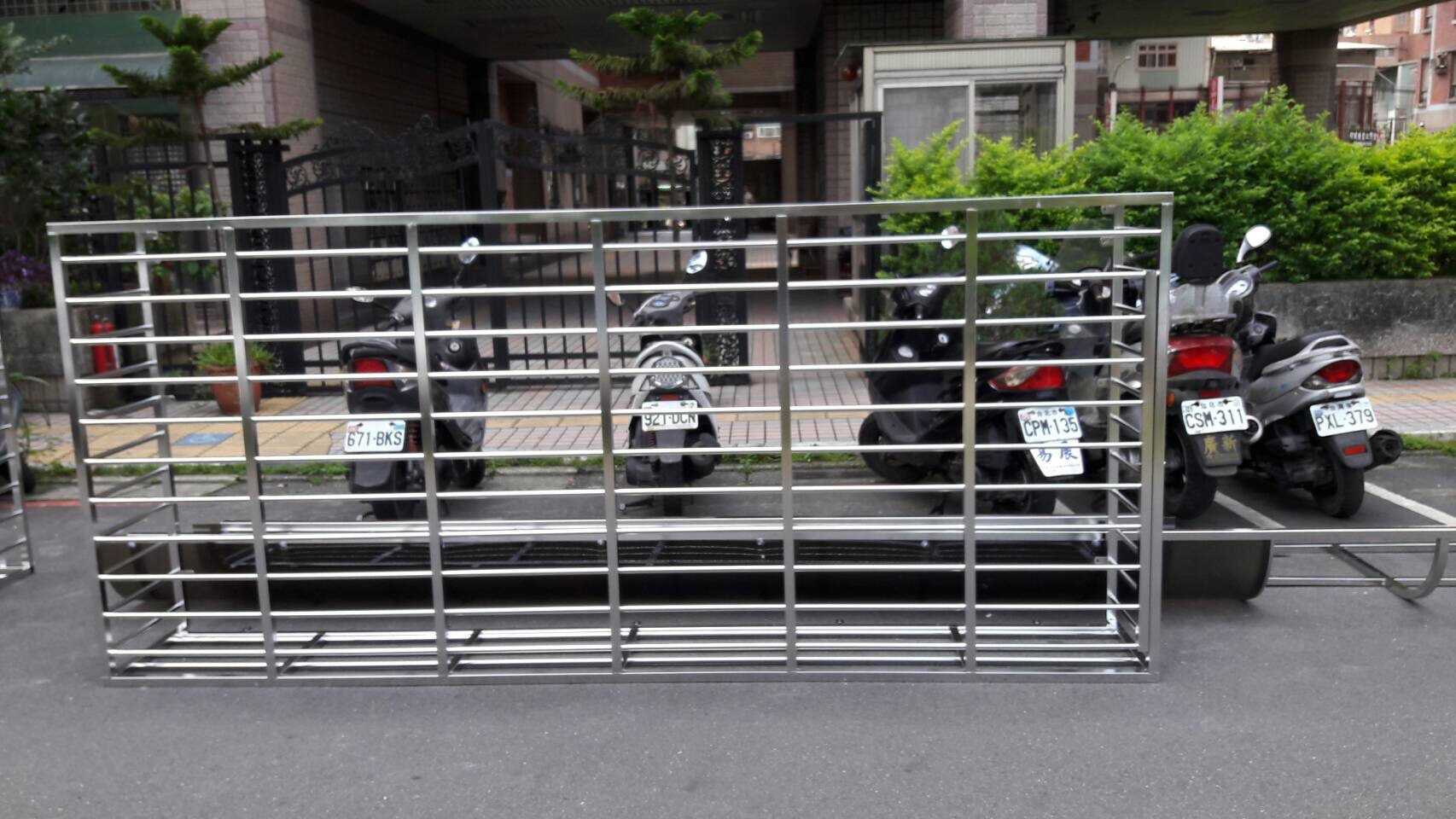 住家裝潢泥作,高空鐵窗安裝