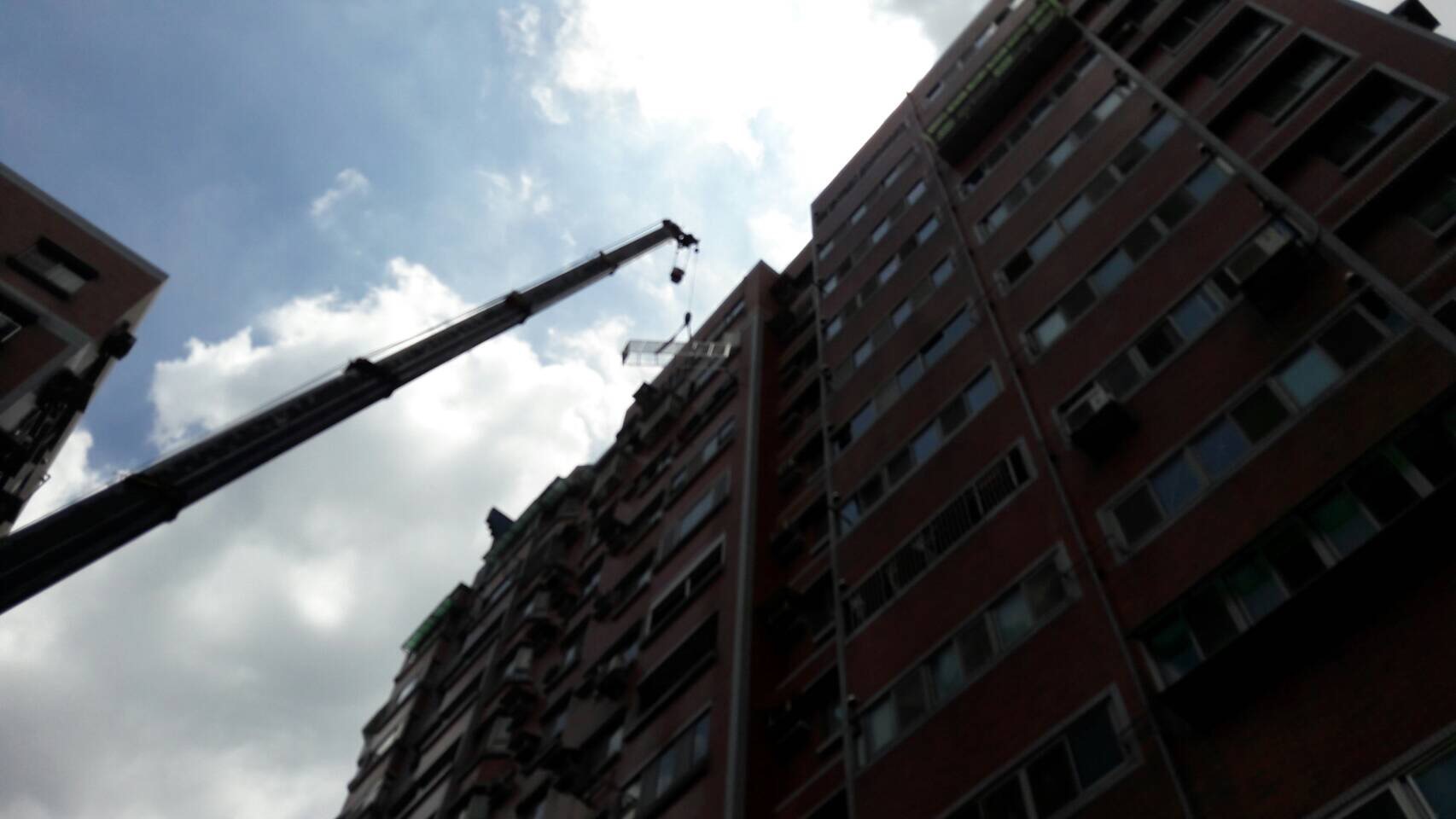 住家裝潢泥作,高空鐵窗安裝