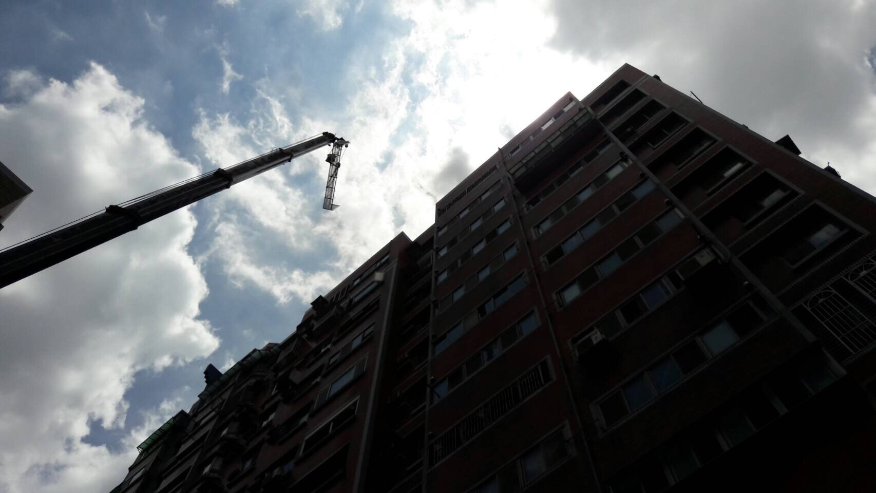 住家裝潢泥作,高空鐵窗安裝