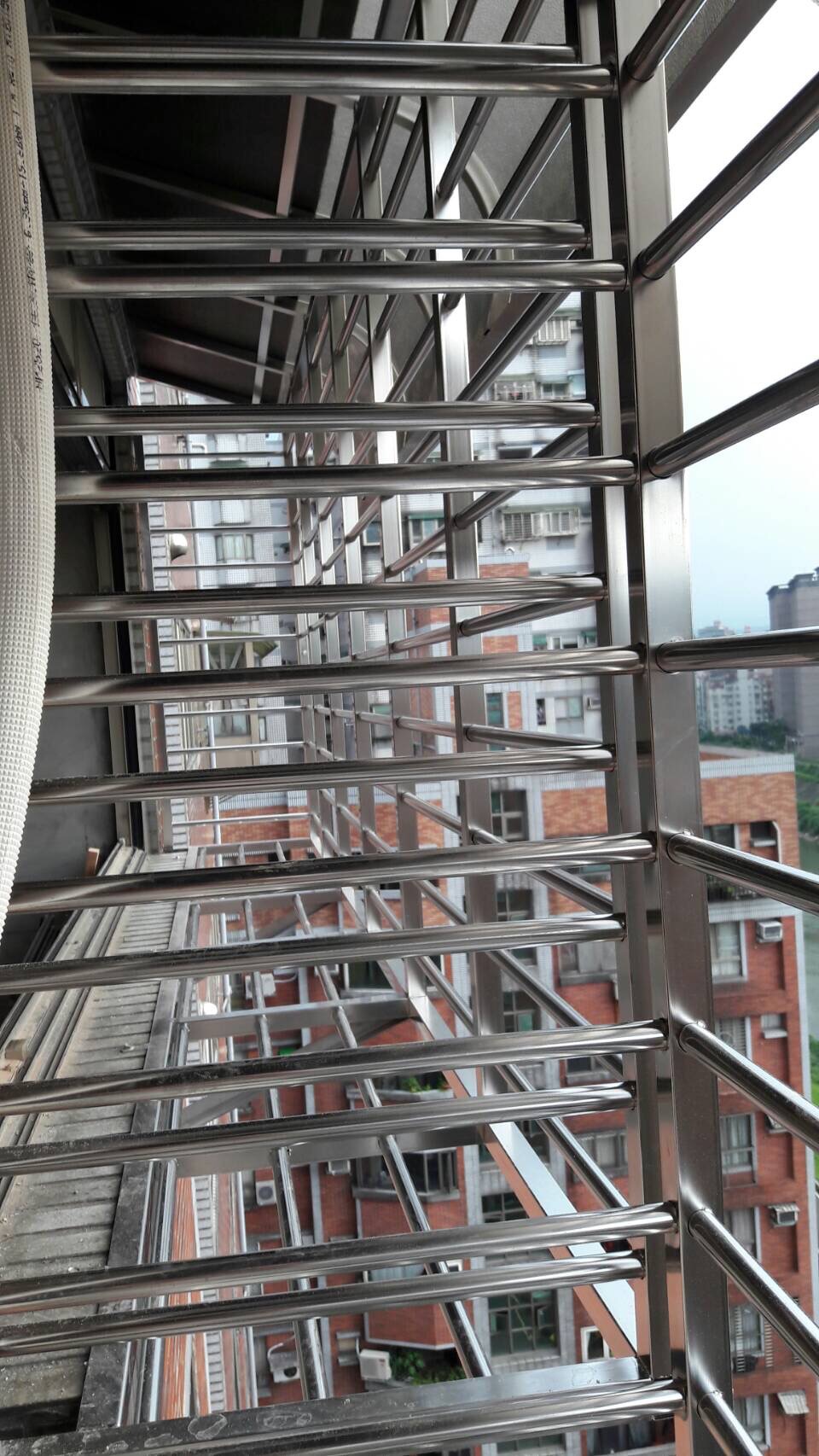 住家裝潢泥作,高空鐵窗安裝