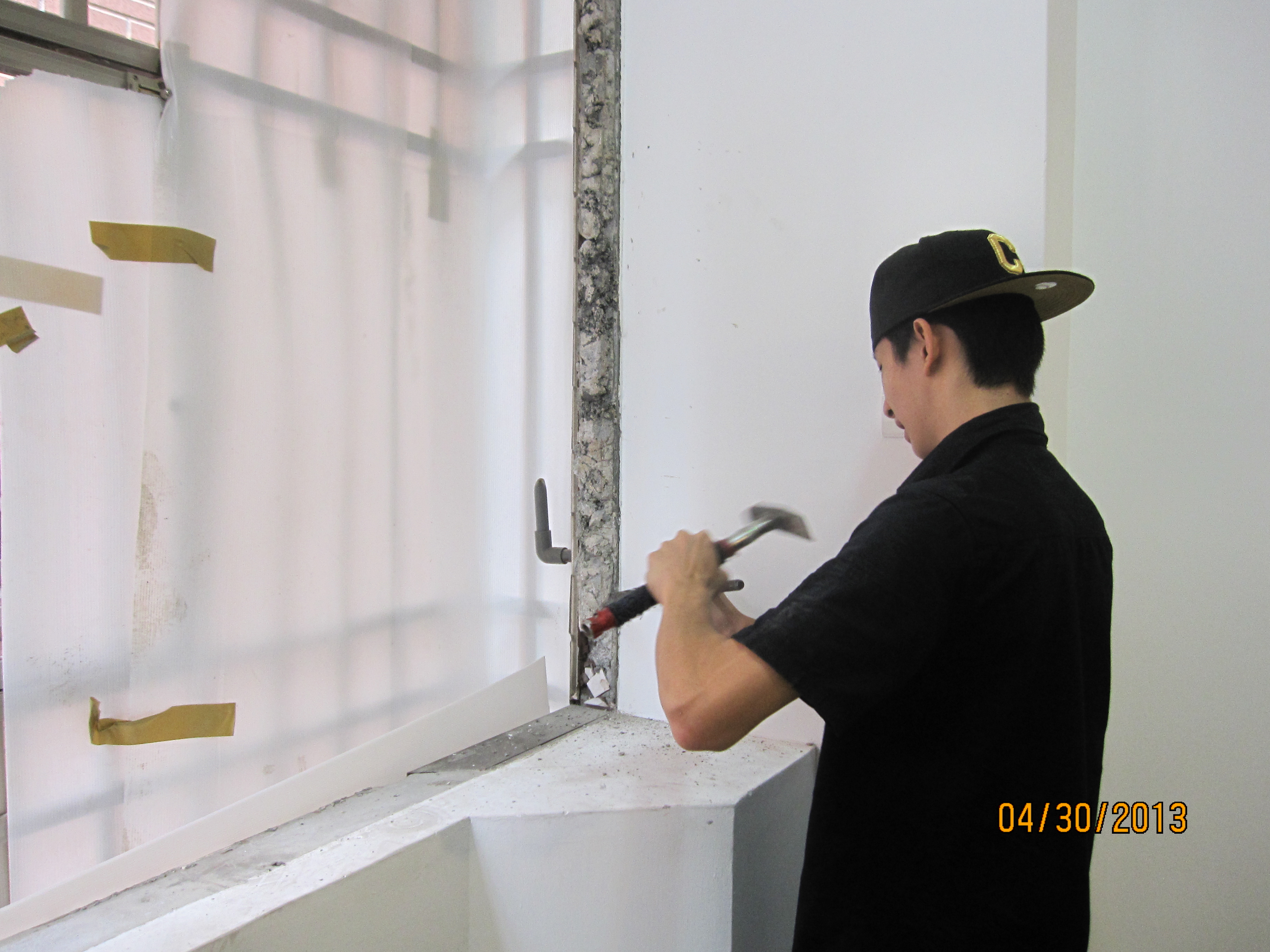 陽台凸窗穿梭管施工