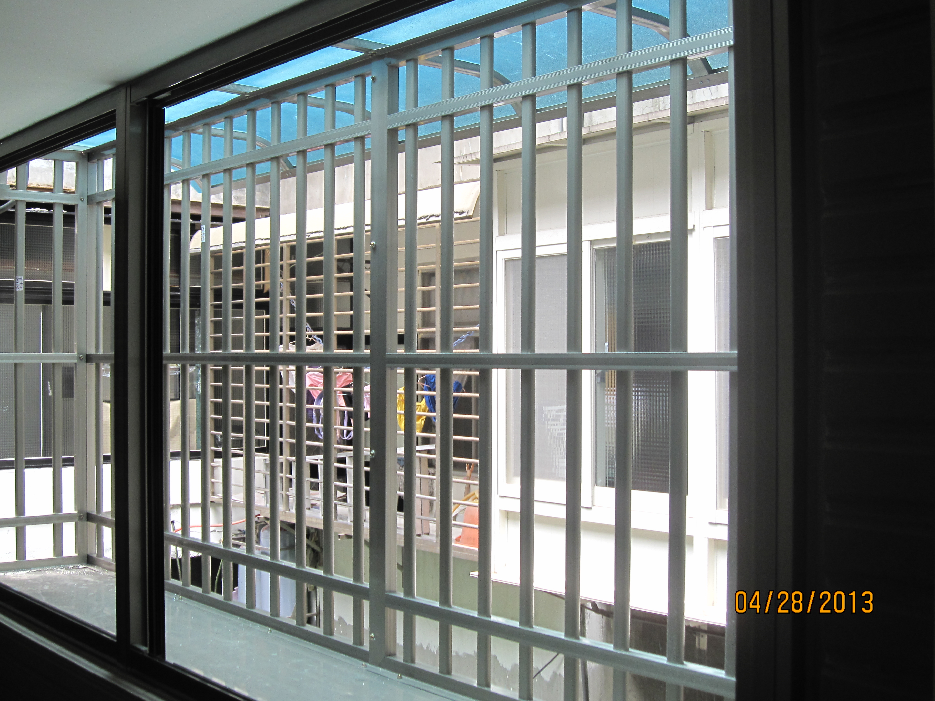 陽台凸窗穿梭管施工