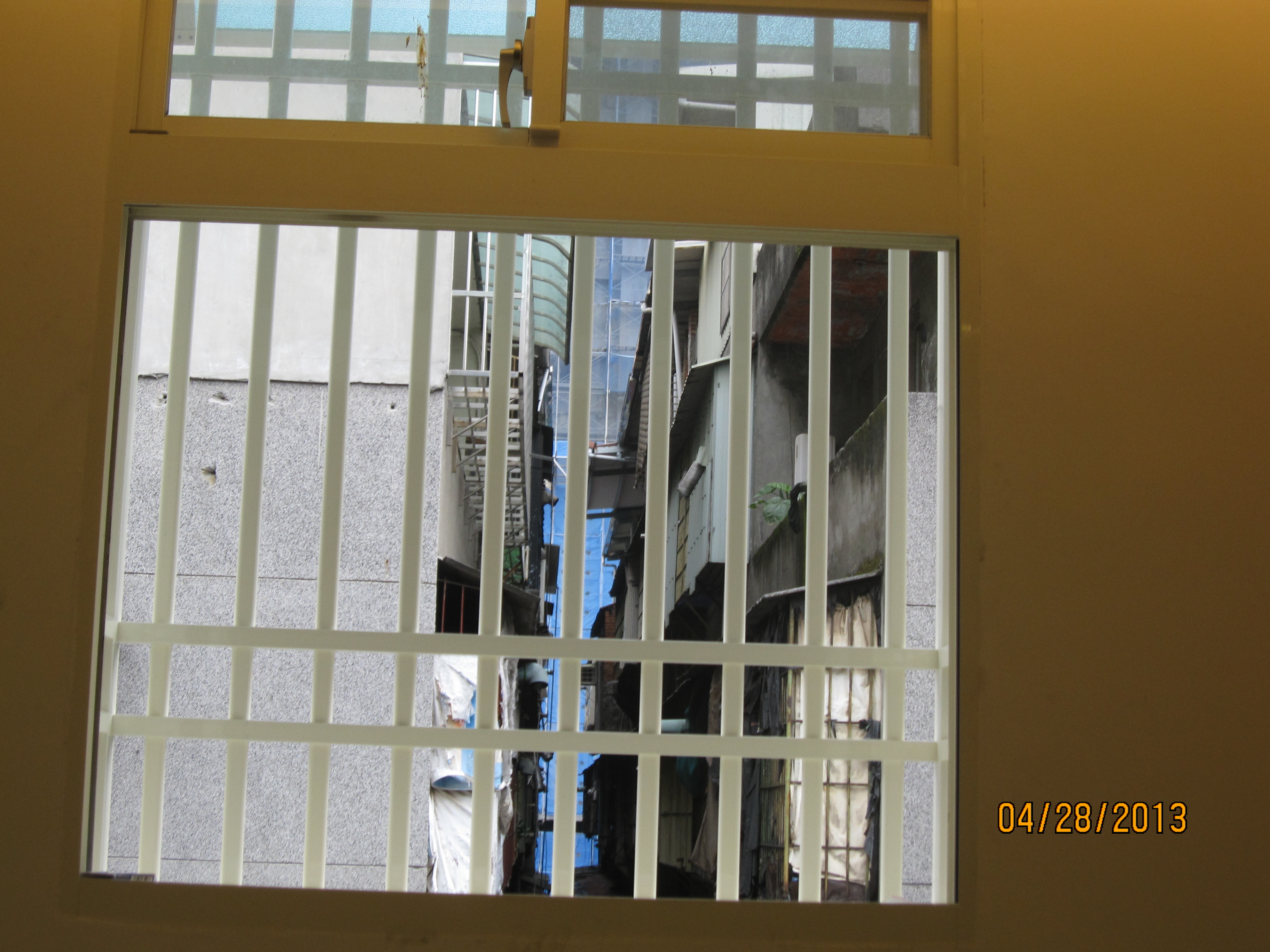 陽台凸窗穿梭管施工