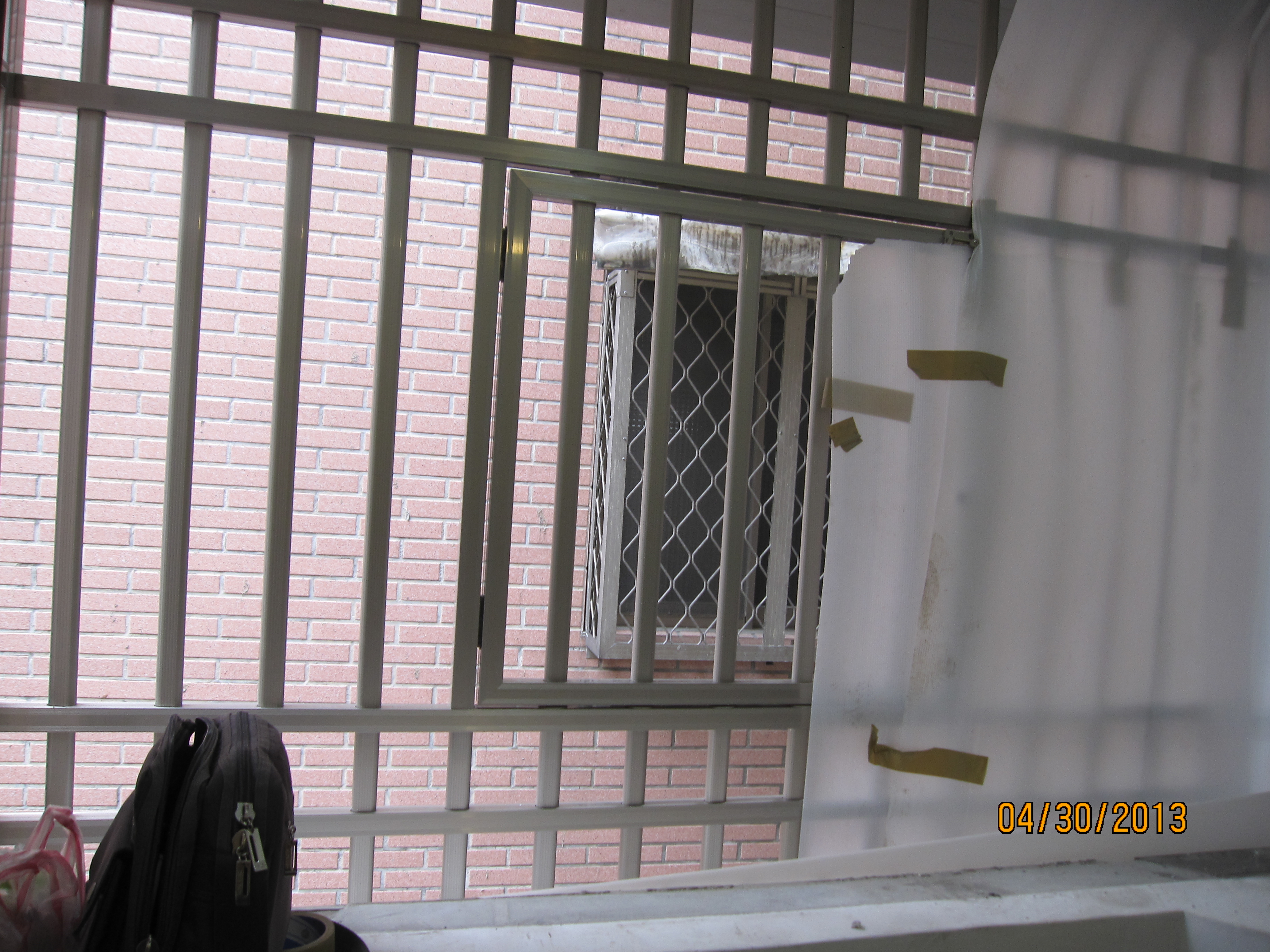 陽台凸窗穿梭管施工