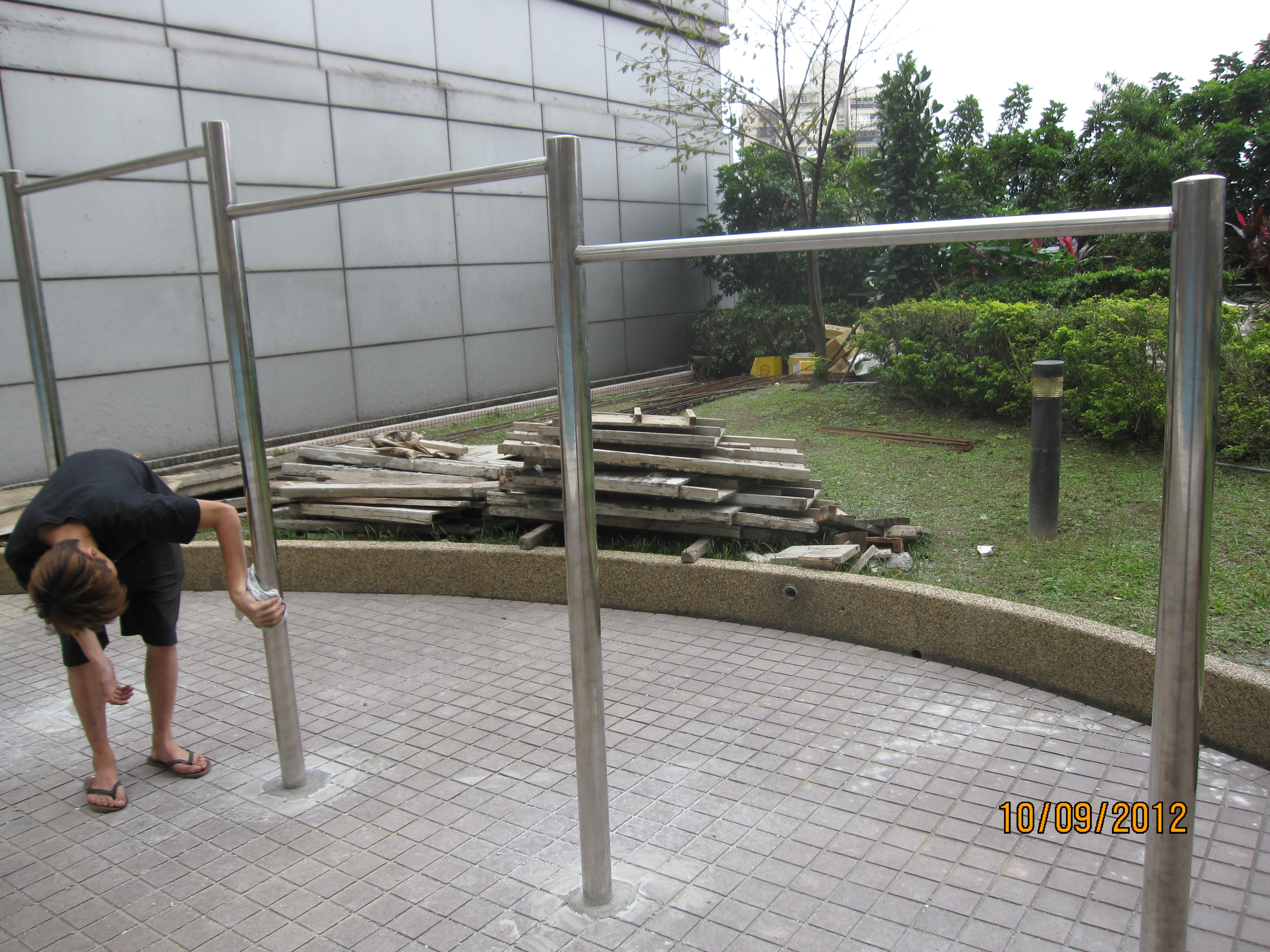 社區鐵工-單槓施工