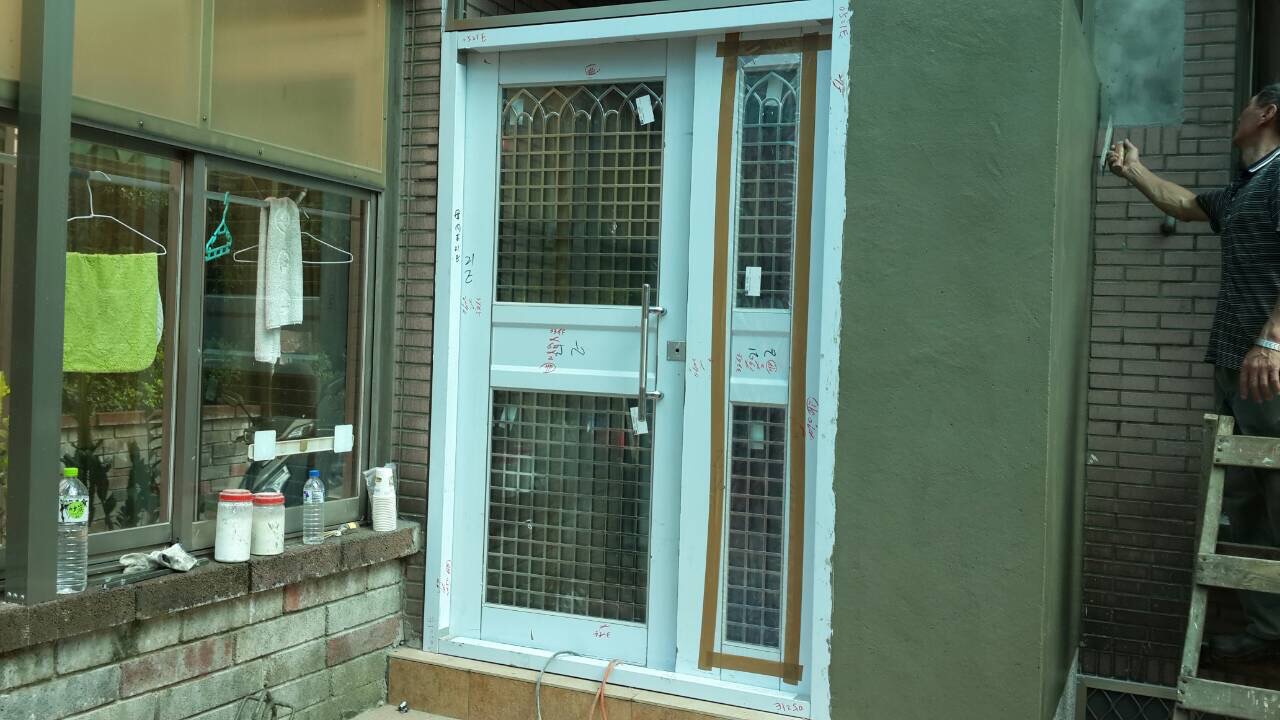 汐止住家大門施工